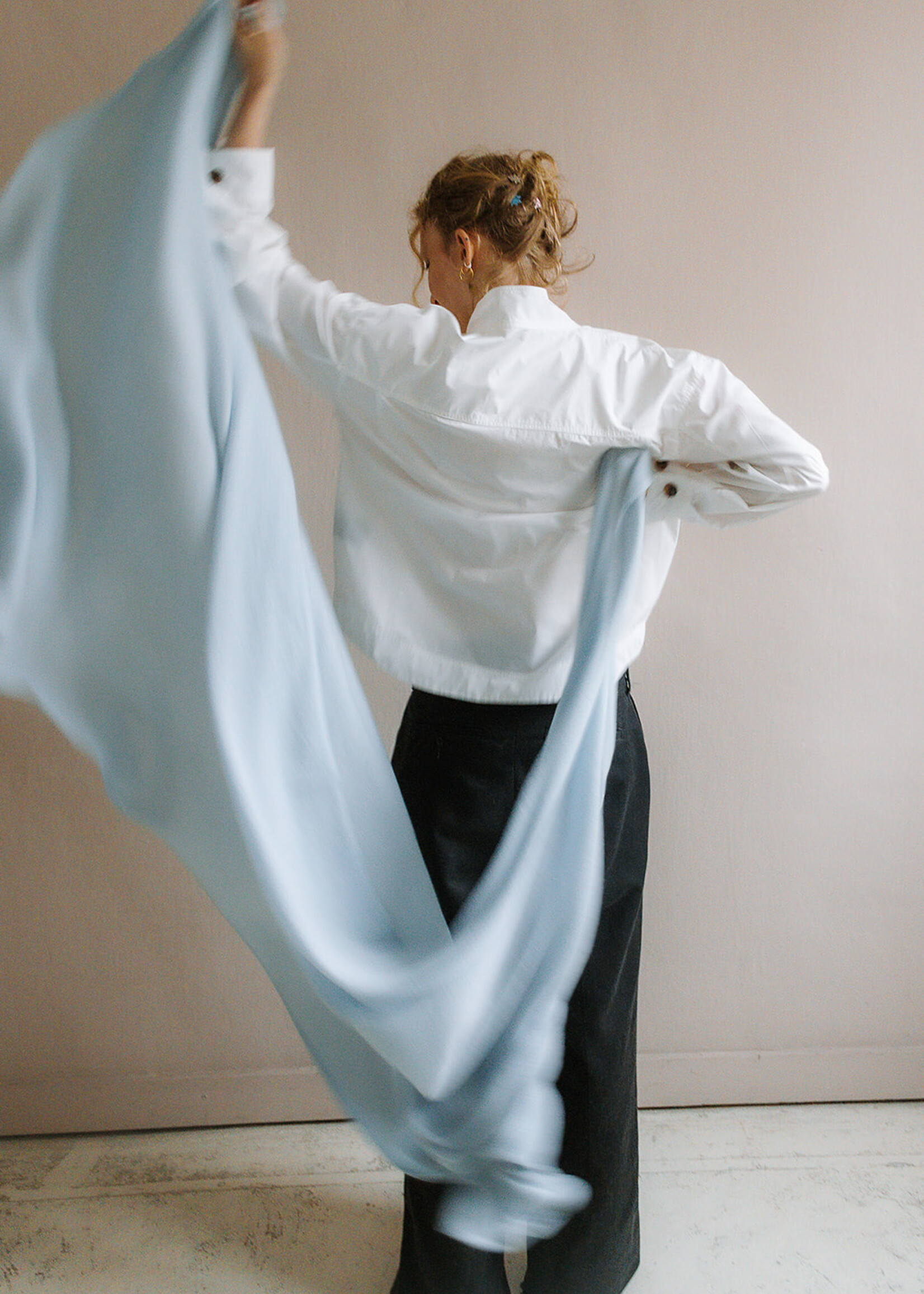 White + Warren Cashmere Travel Wrap (blue fog)