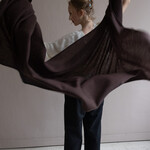 White + Warren Luxurious travel wrap (brown)