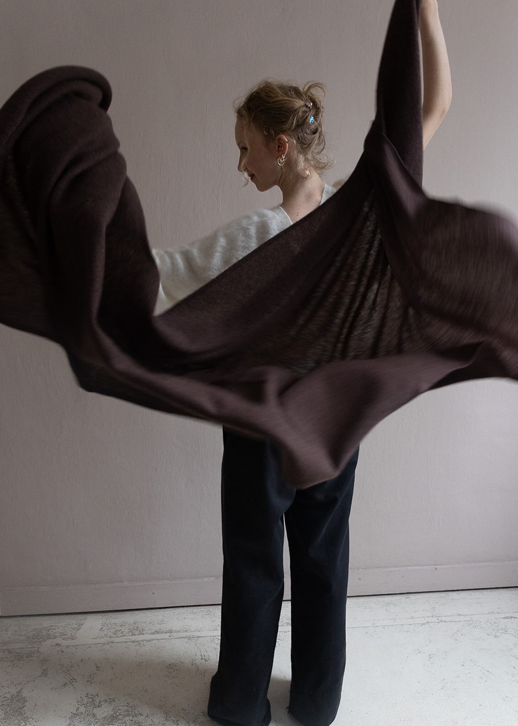 White + Warren Luxurious travel wrap brown