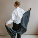 White + Warren Luxurious travel wrap (dark slate heather)
