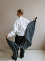 White + Warren Luxurious travel wrap (dark slate heather)