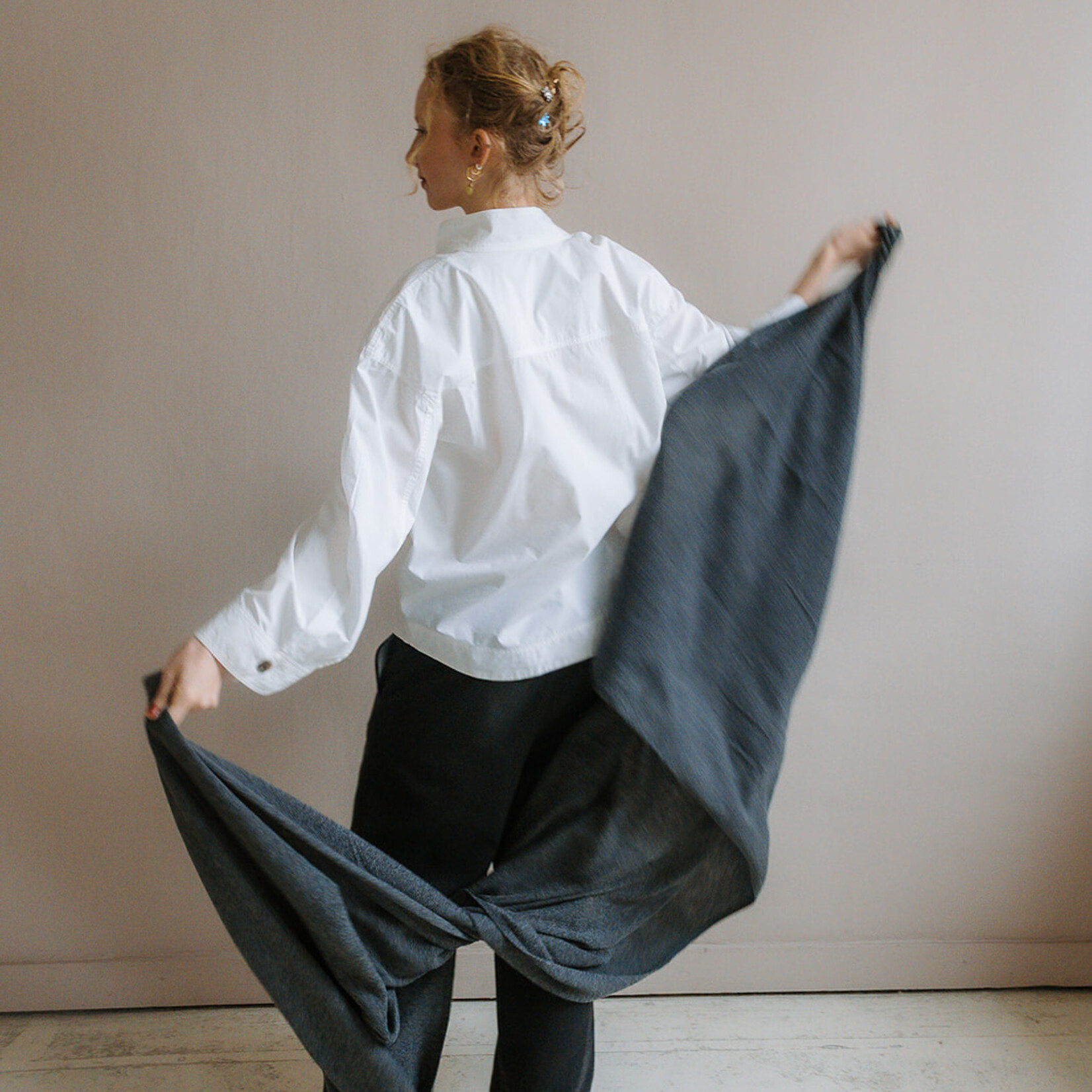 White + Warren Cashmere Travel Wrap (dark slate heather)
