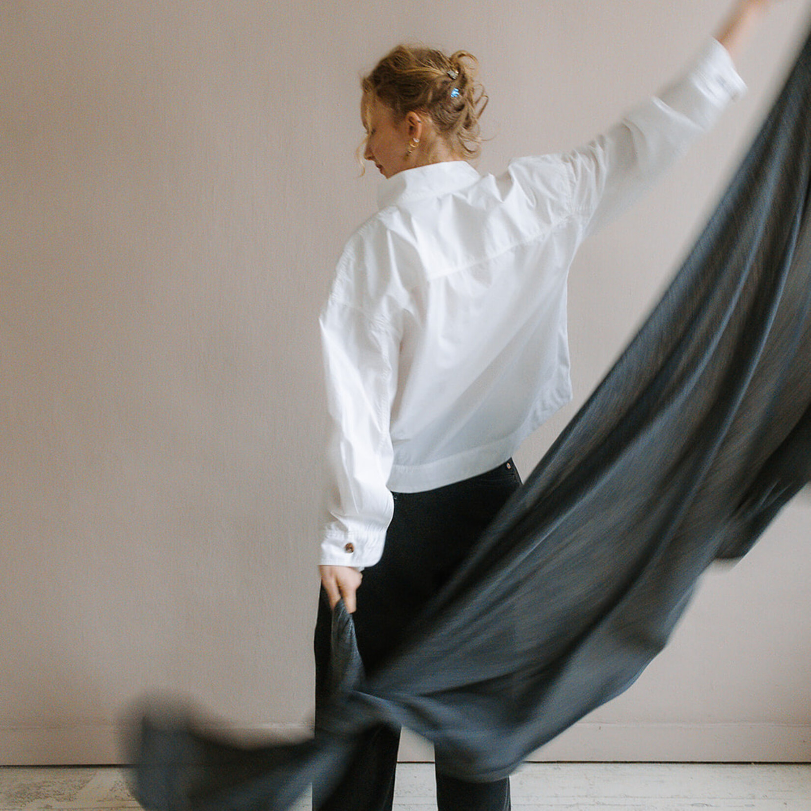 White + Warren Cashmere Travel Wrap (dark slate heather)