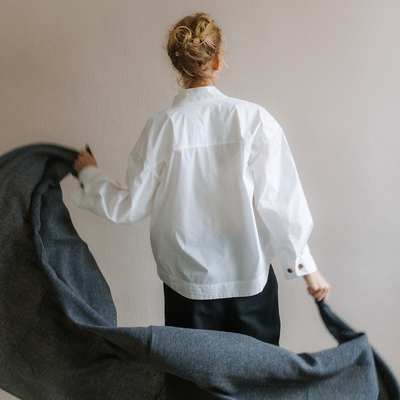 White + Warren Cashmere Travel Wrap (dark slate heather)