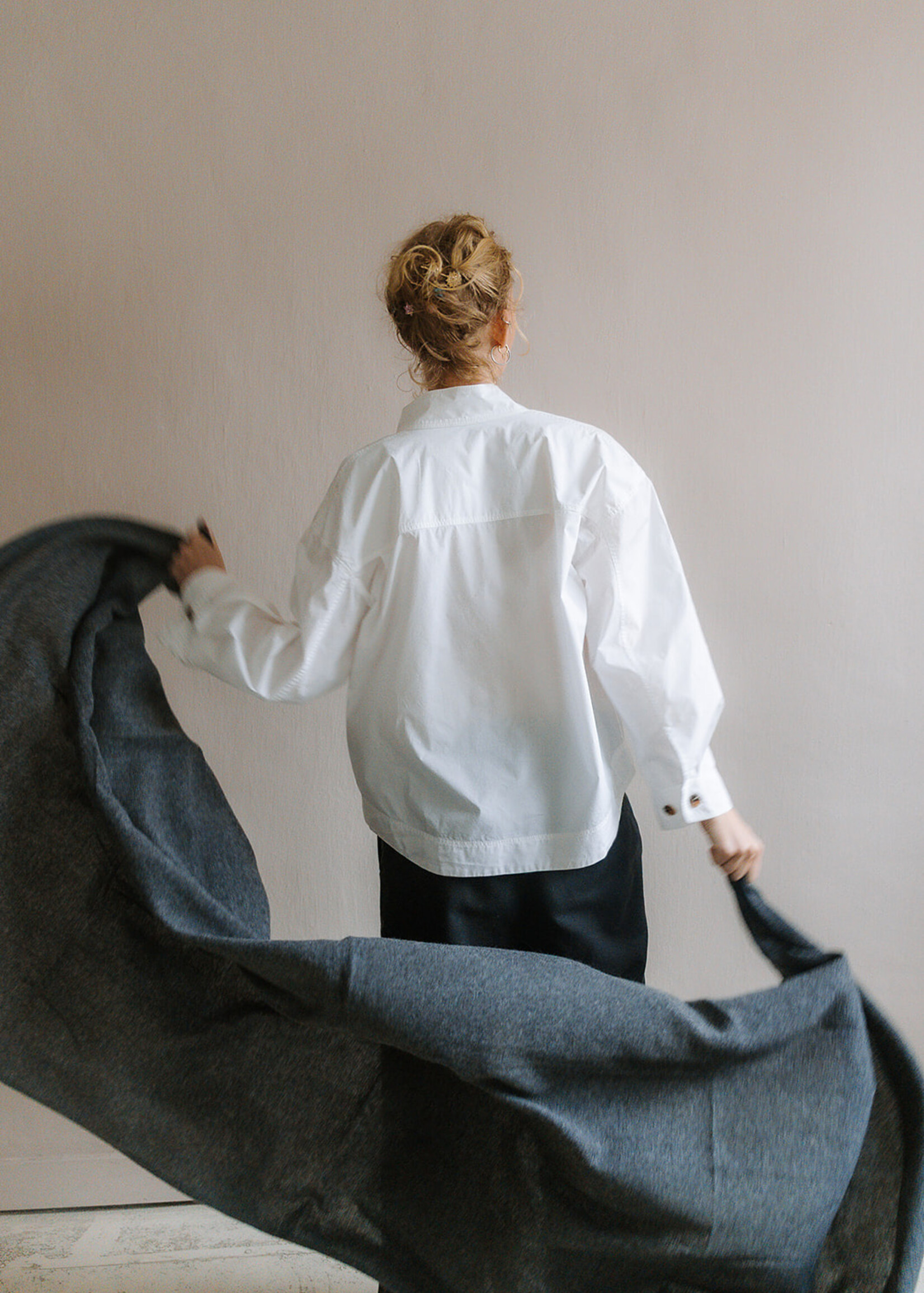 White + Warren Cashmere Travel Wrap (dark slate heather)