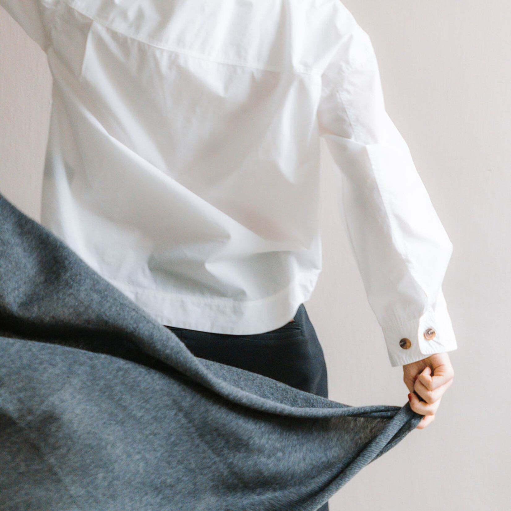 White + Warren Cashmere Travel Wrap (dark slate heather)