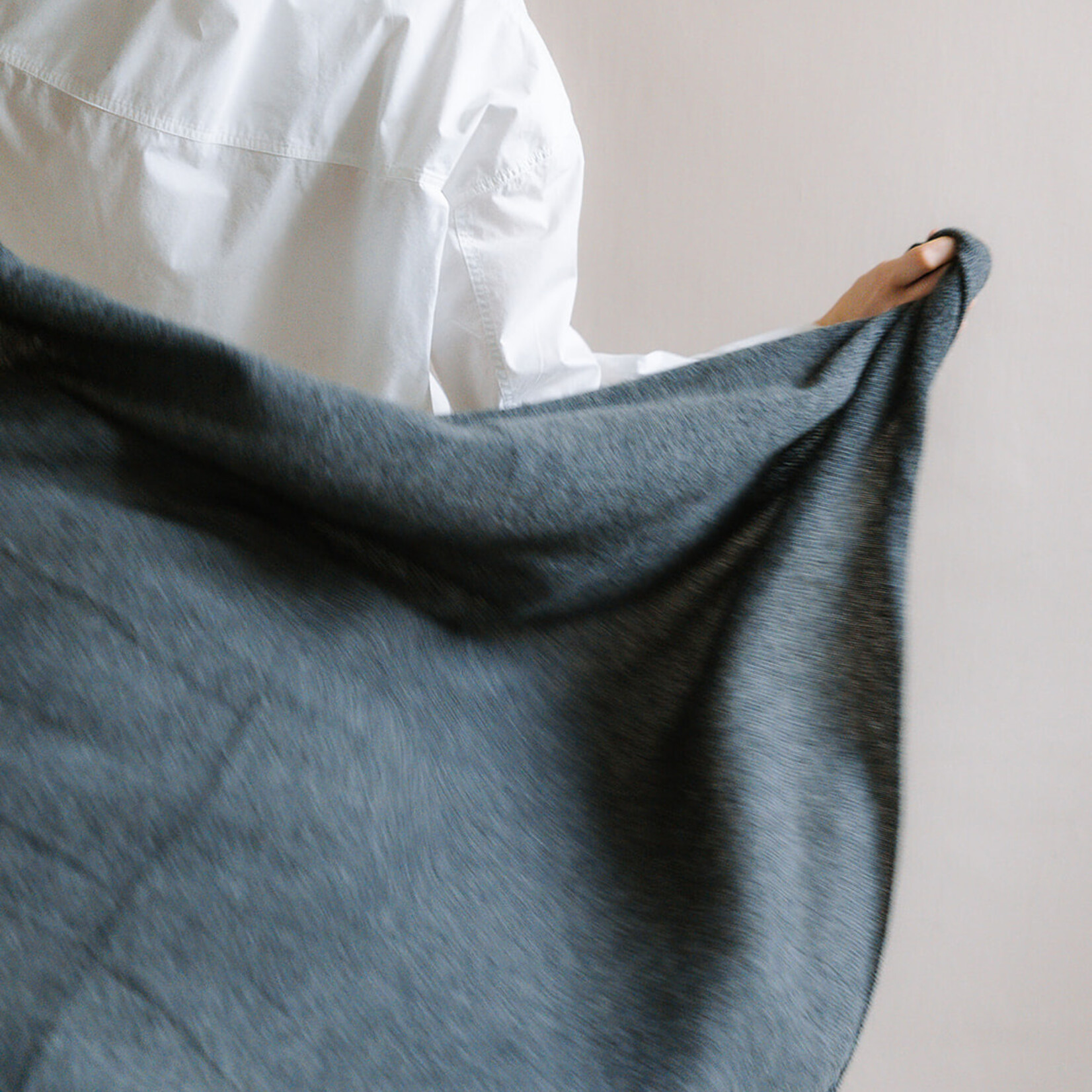 White + Warren Cashmere Travel Wrap (dark slate heather)