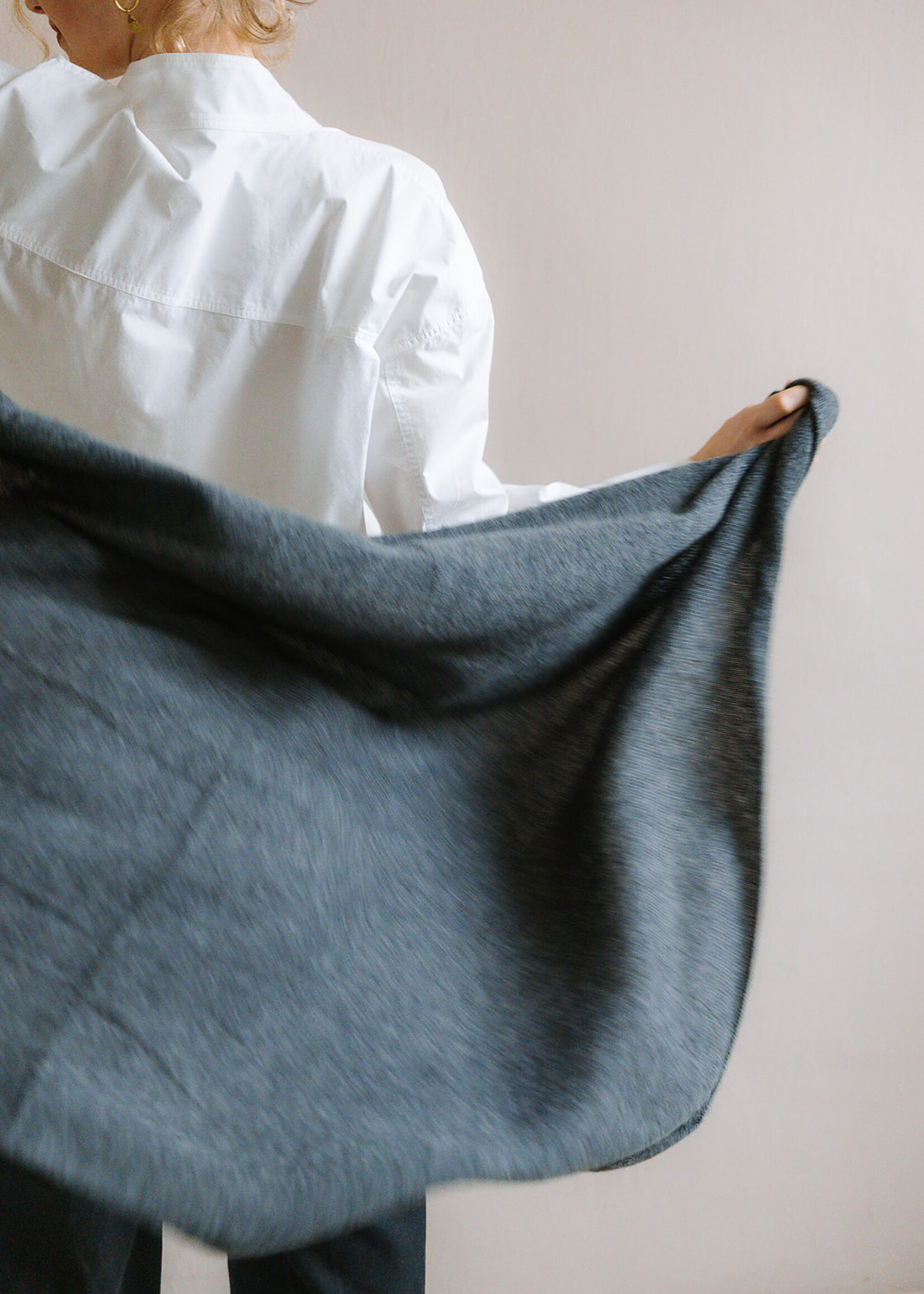 White + Warren Cashmere Travel Wrap (dark slate heather)