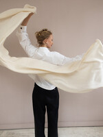 White + Warren Luxurious travel wrap (natural heather)