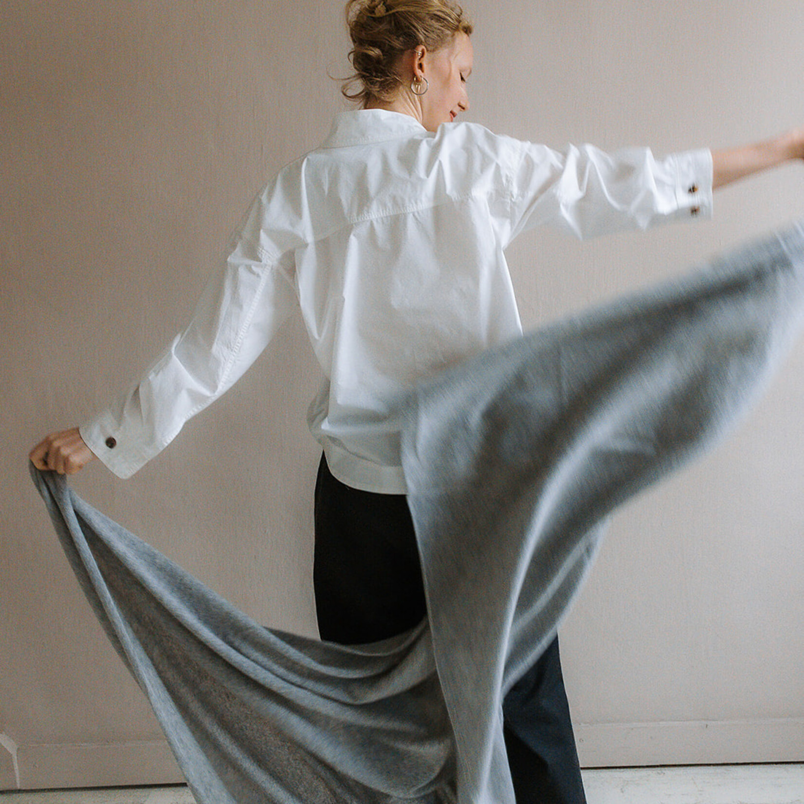 White + Warren Cashmere Travel Wrap (grey heather)