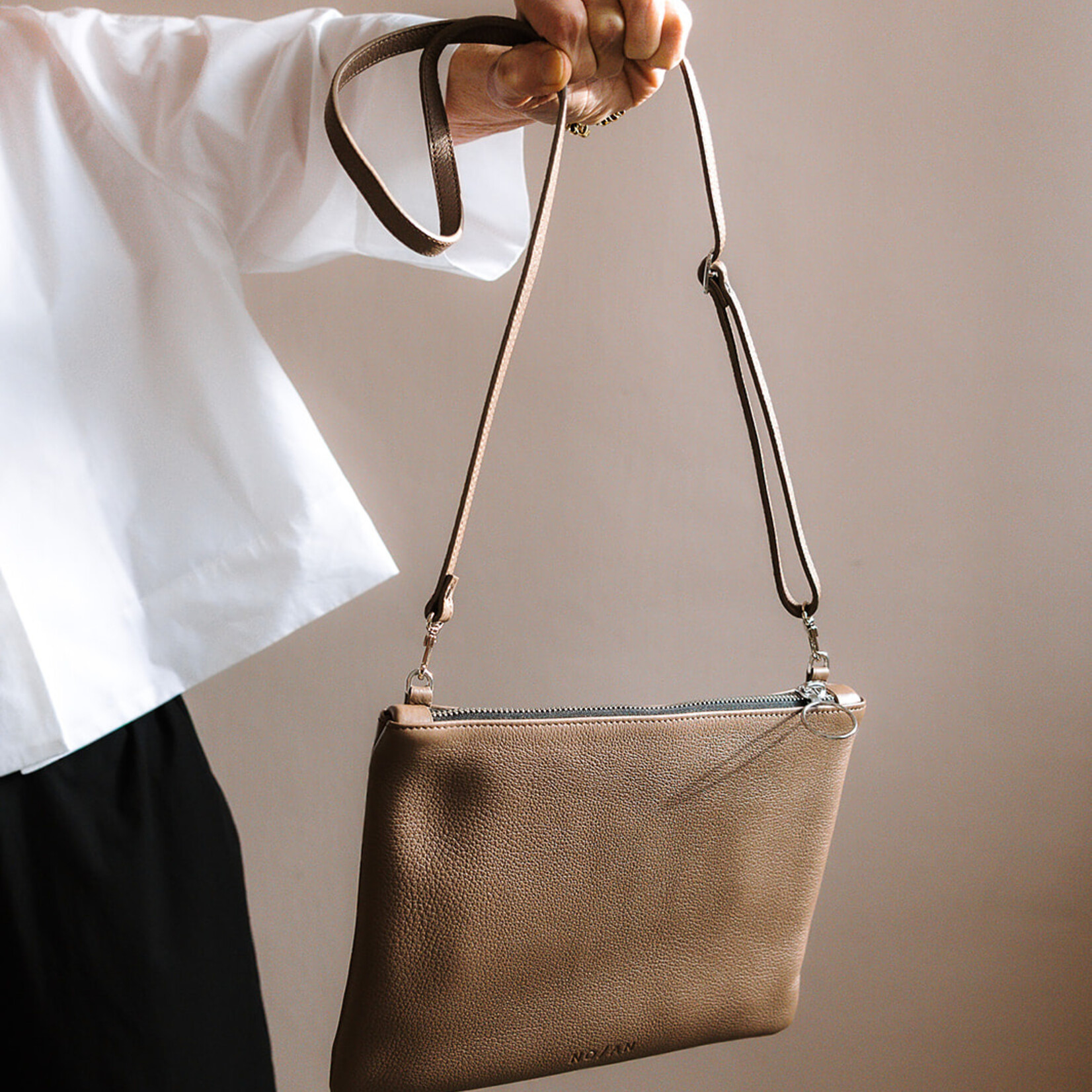 NO/AN pocket bag acacia