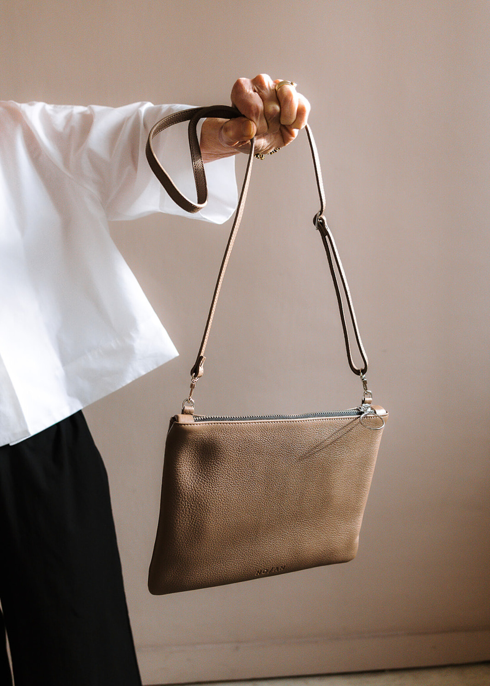 NO/AN pocket bag acacia
