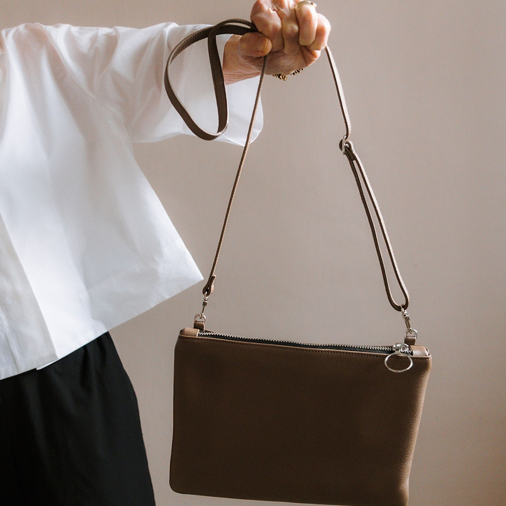 NO/AN pocket bag acacia