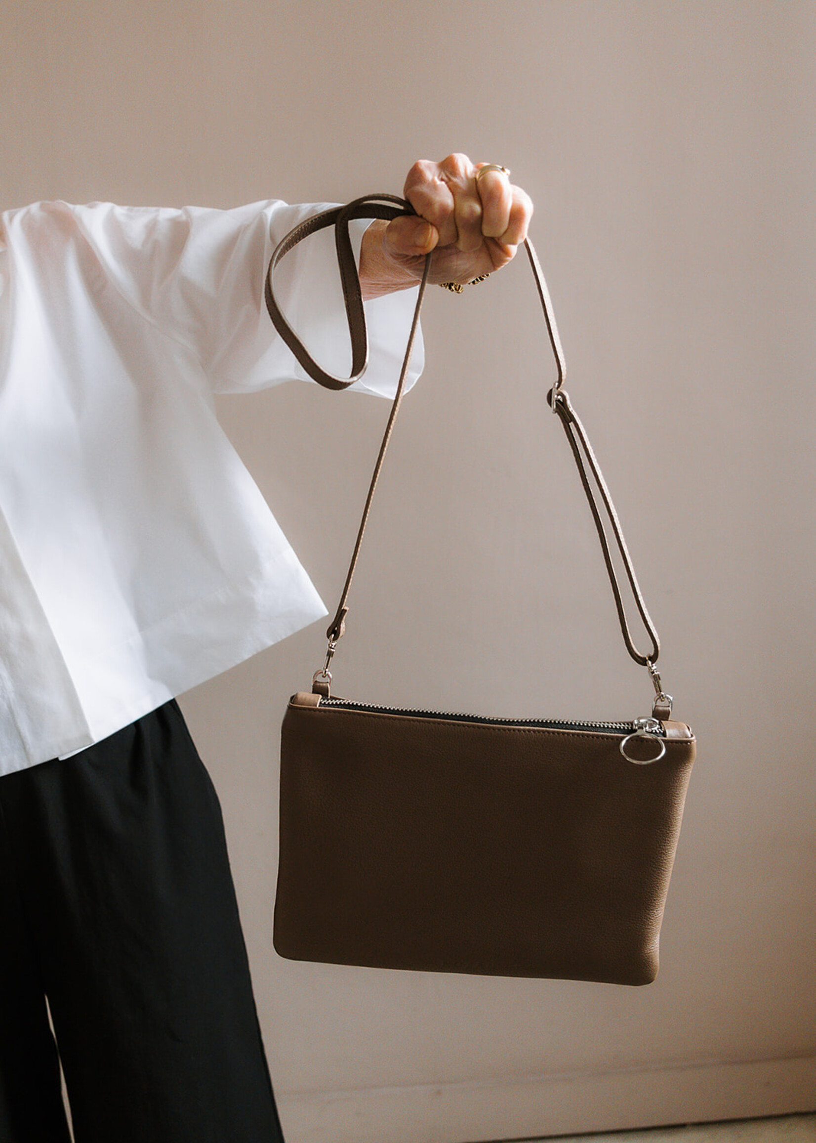 NO/AN pocket bag acacia