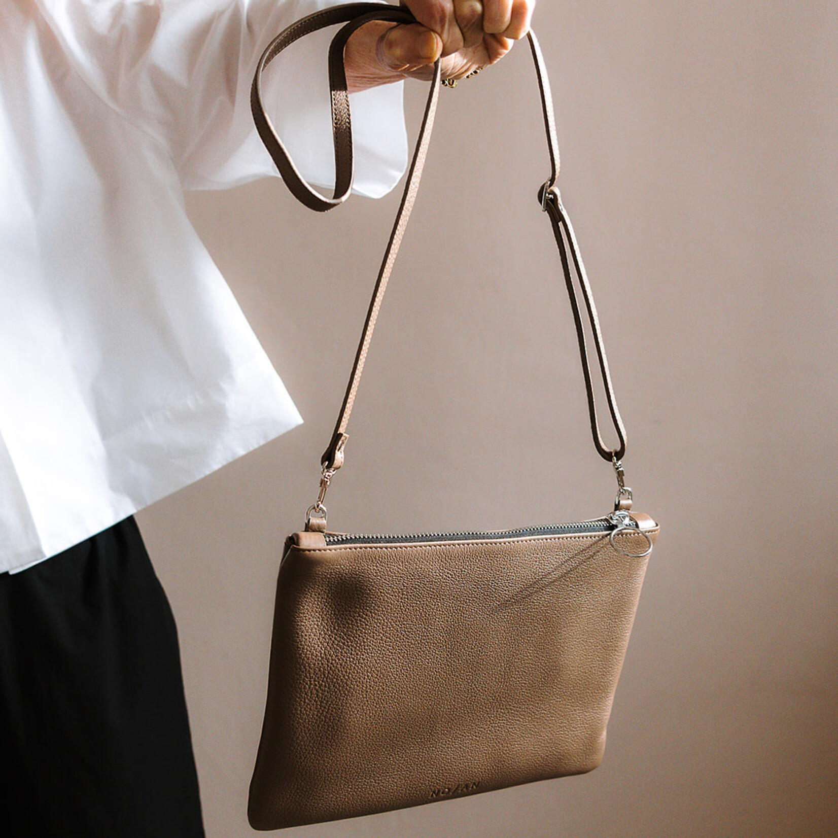 NO/AN pocket bag acacia