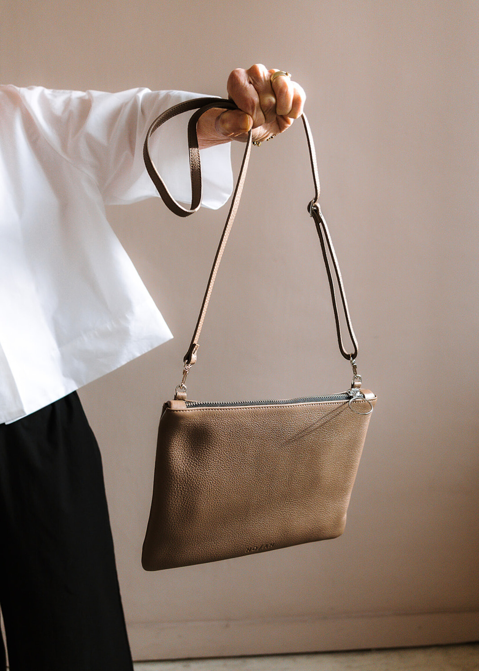 NO/AN pocket bag acacia