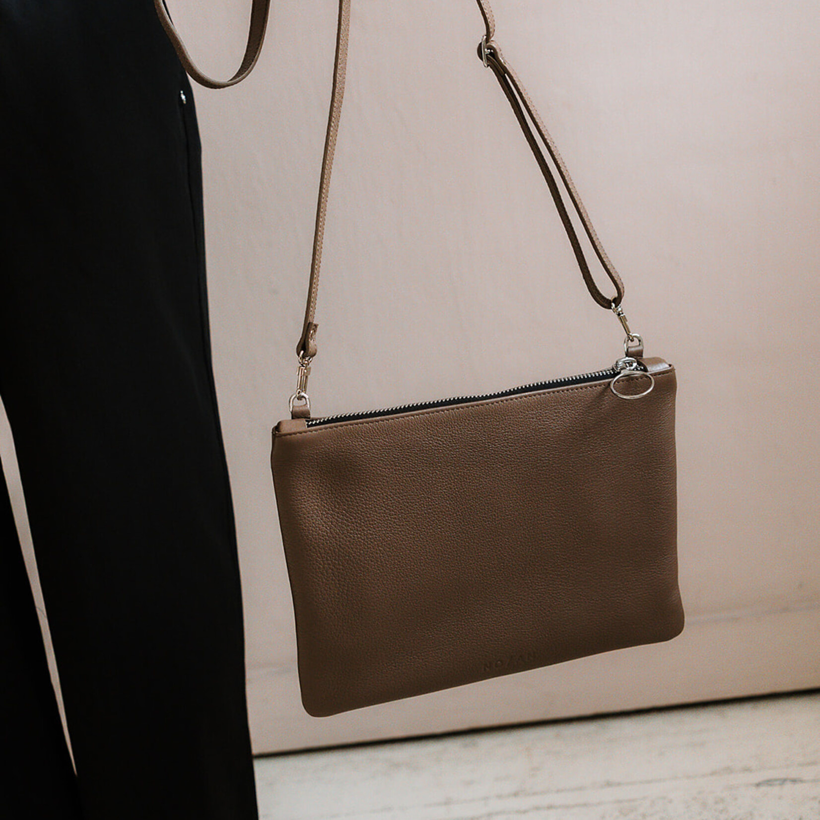 NO/AN pocket bag acacia