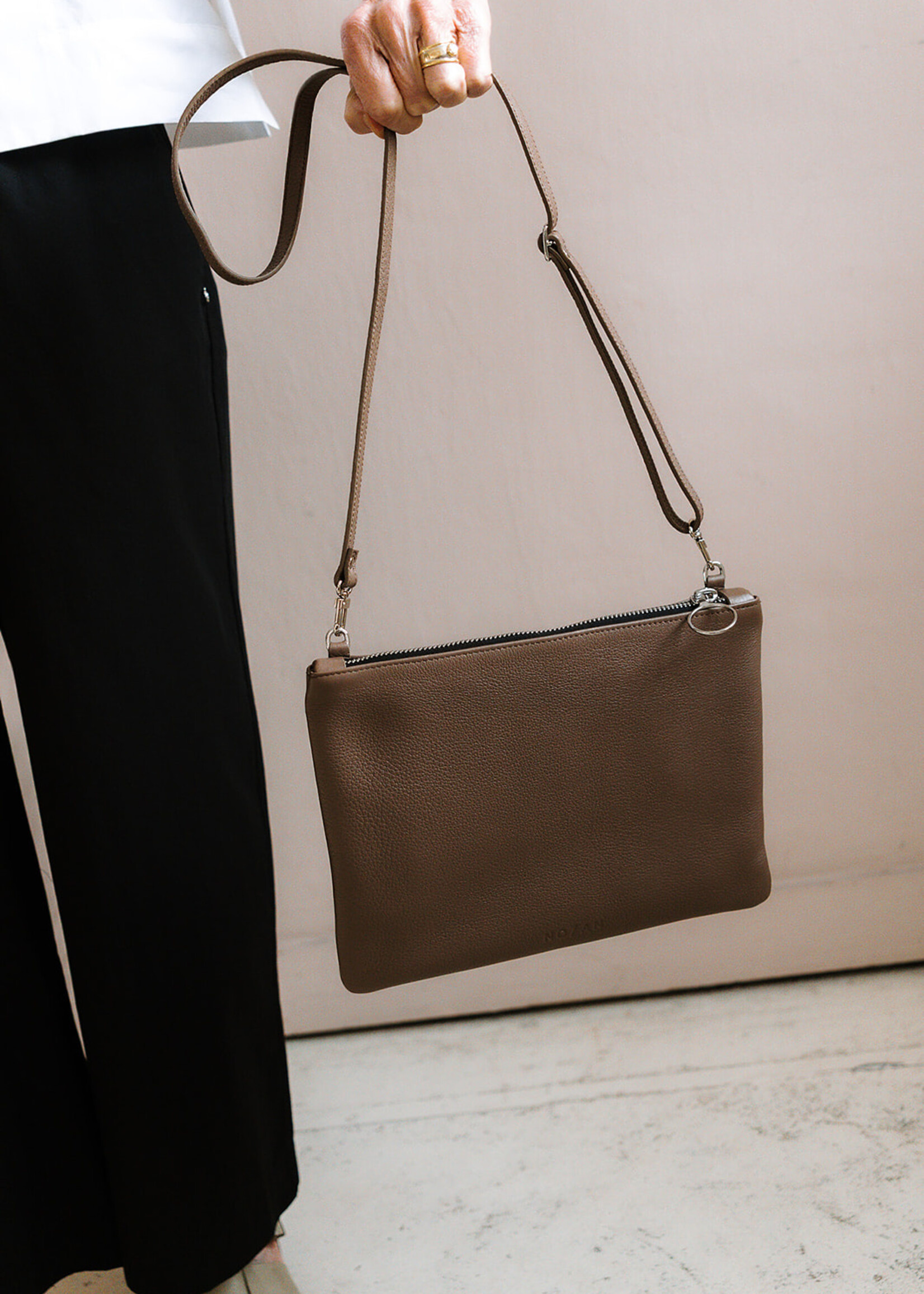 NO/AN pocket bag acacia