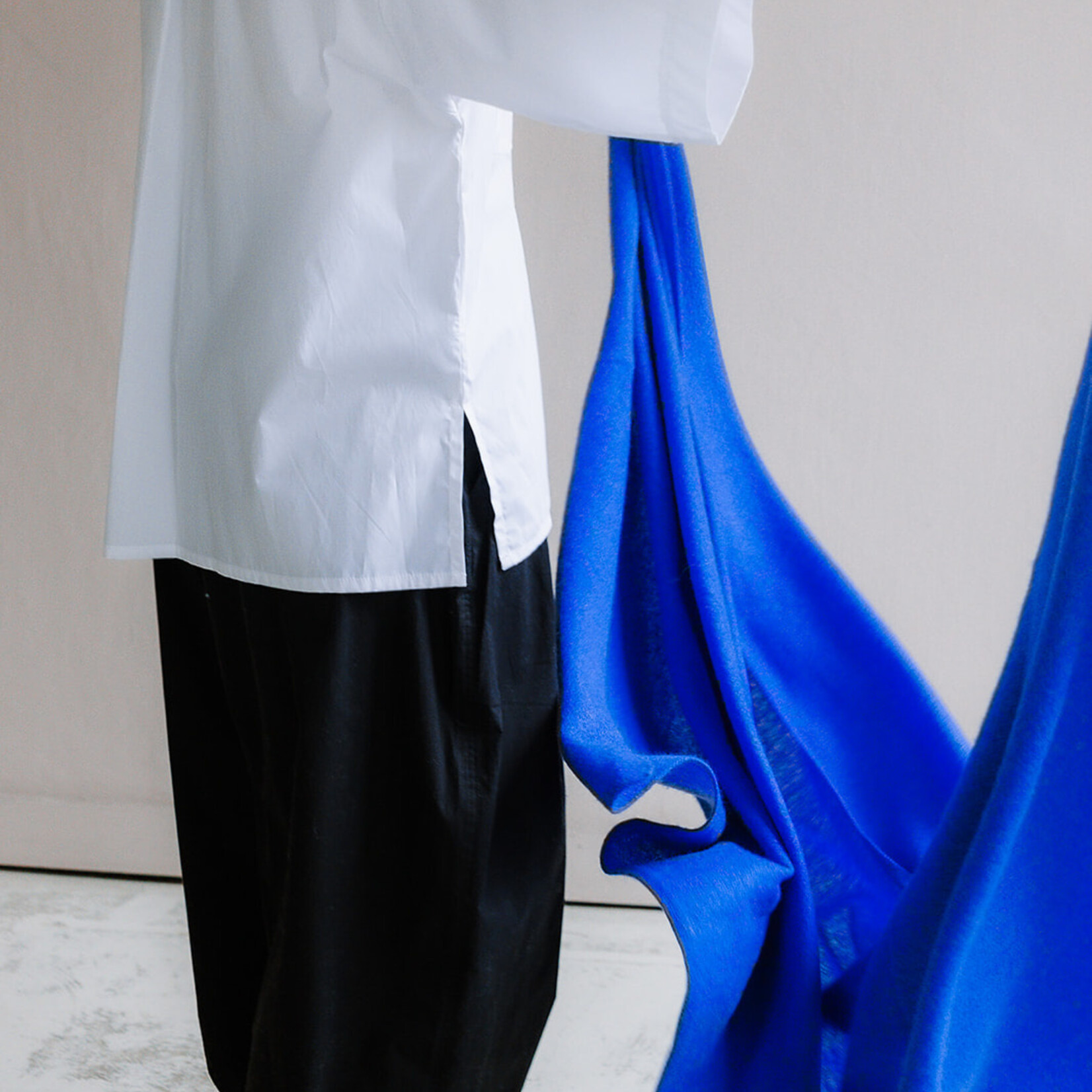 White + Warren Cashmere Travel Wrap  cobalt blue