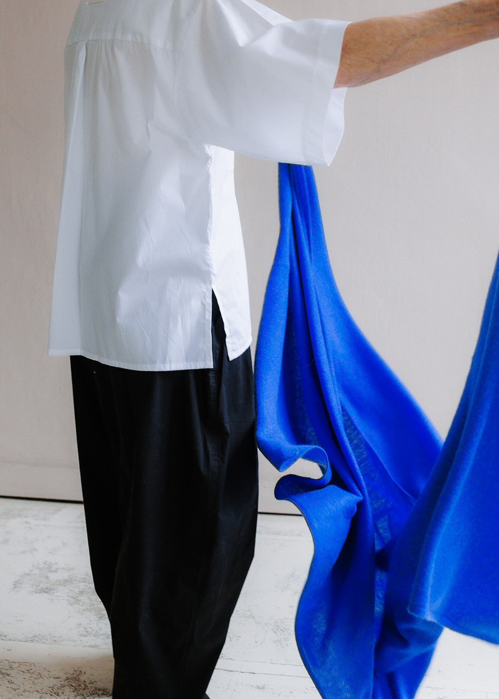 White + Warren Cashmere Travel Wrap  cobalt blue