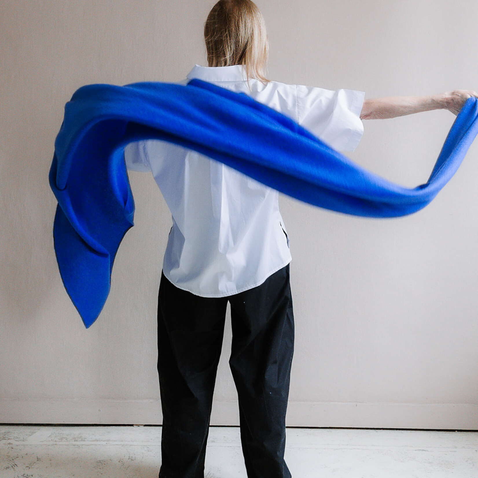 White + Warren Cashmere Travel Wrap  cobalt blue
