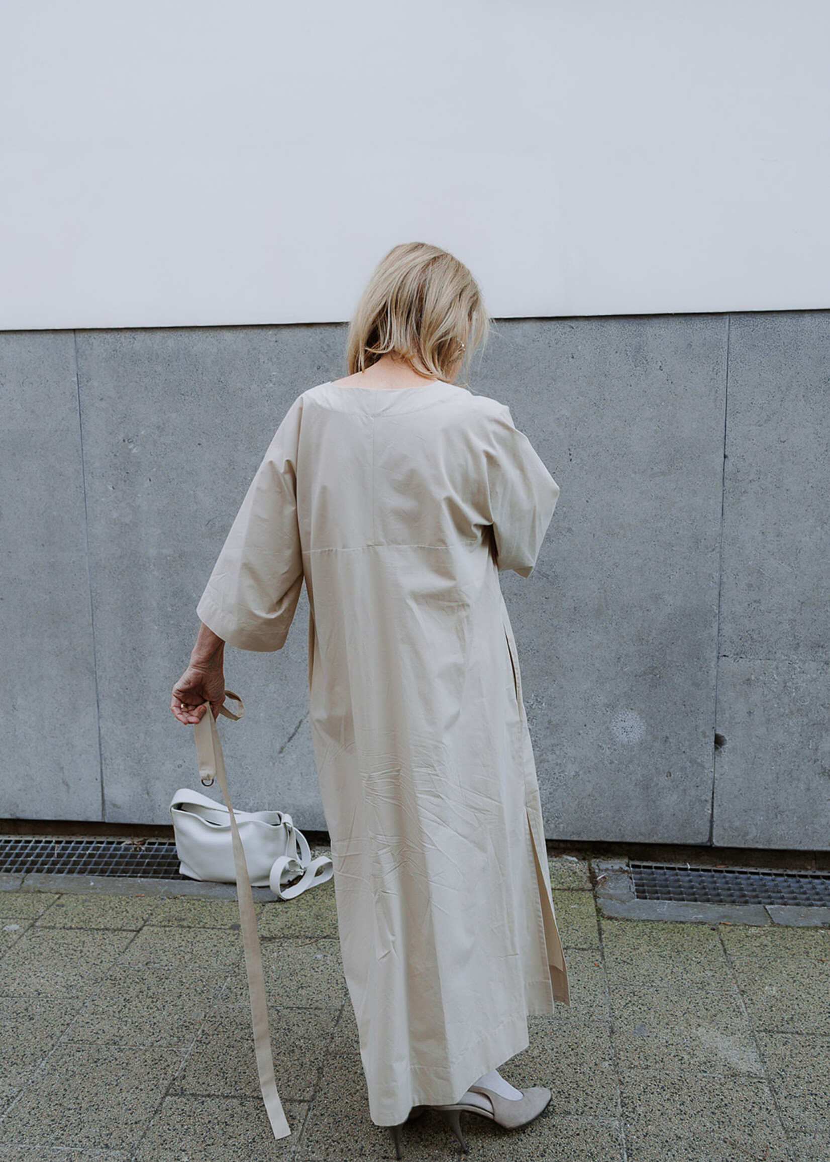 Ottod'Ame Cotton dress with V-neck off-white