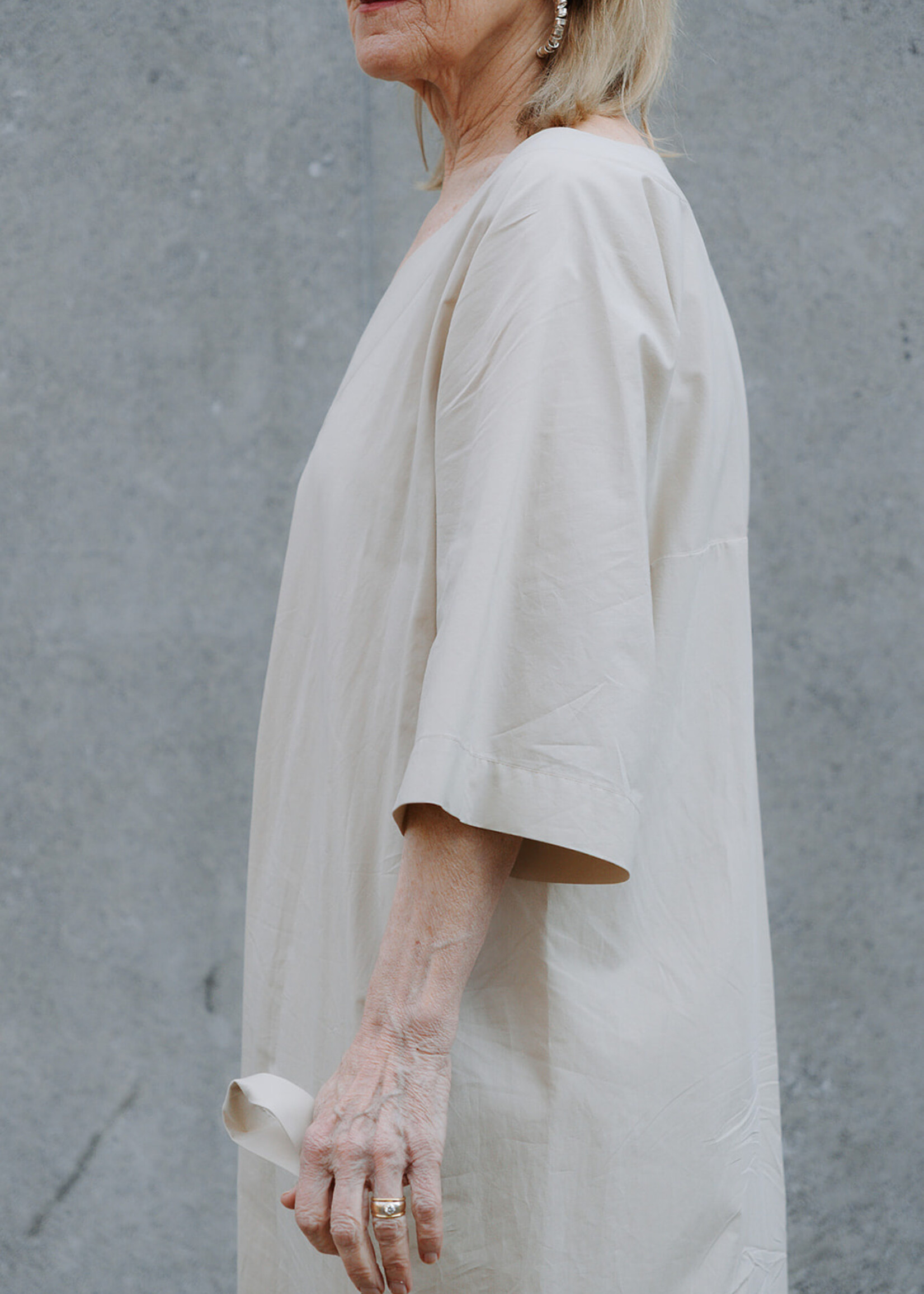 Ottod'Ame Cotton dress with V-neck off-white