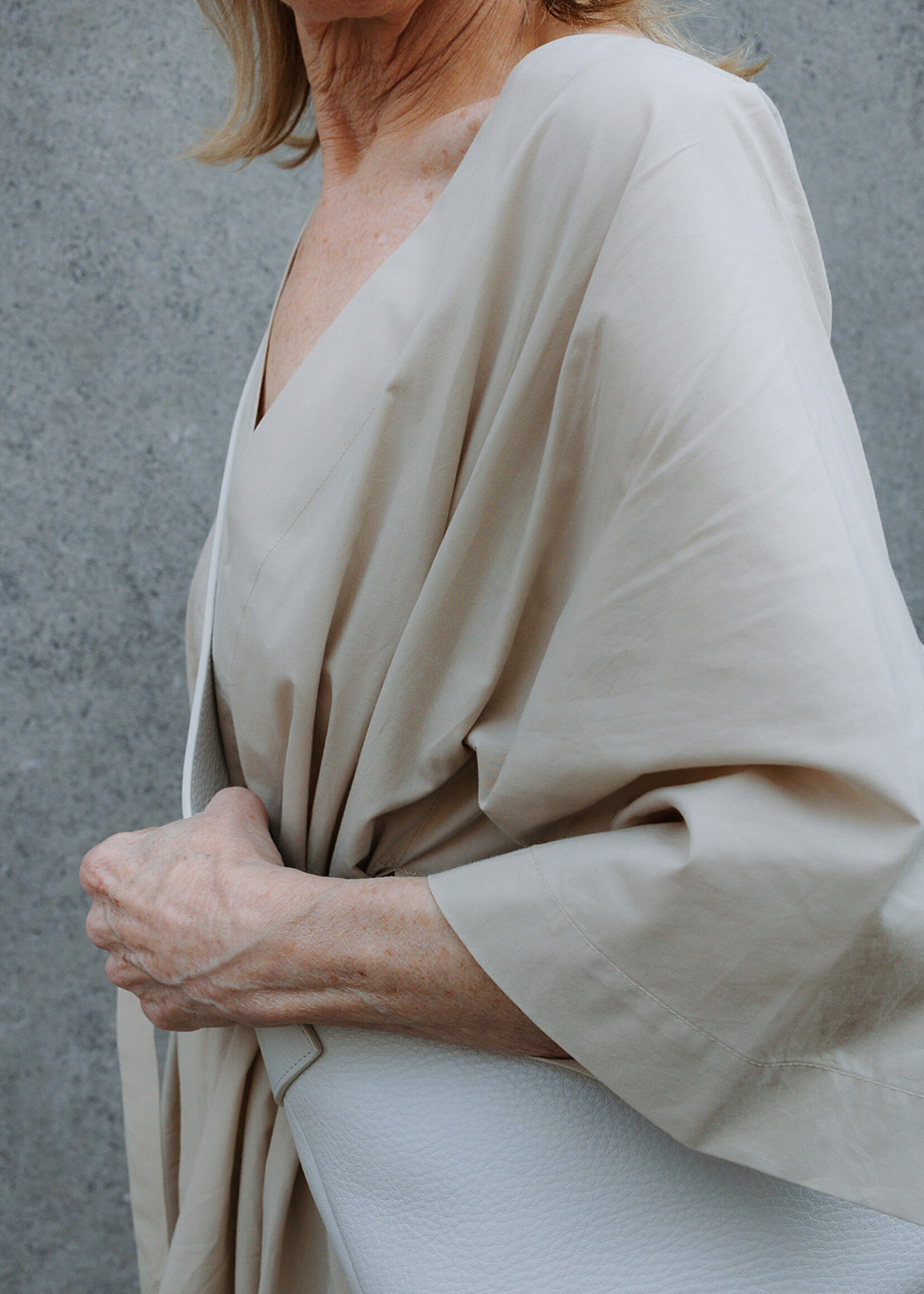 Ottod'Ame Cotton dress with V-neck off-white