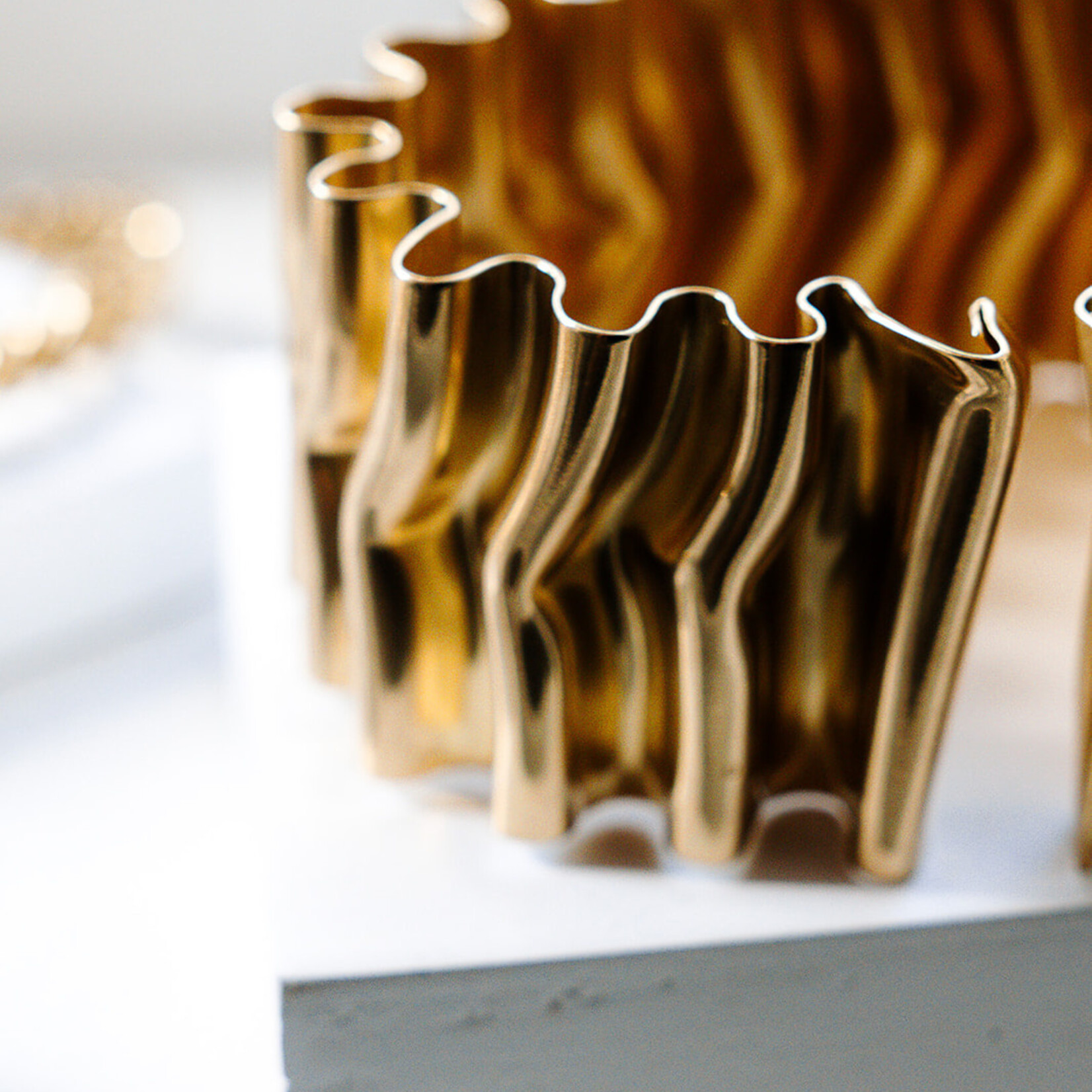 Tweek-eek Mirr wave brass bracelet