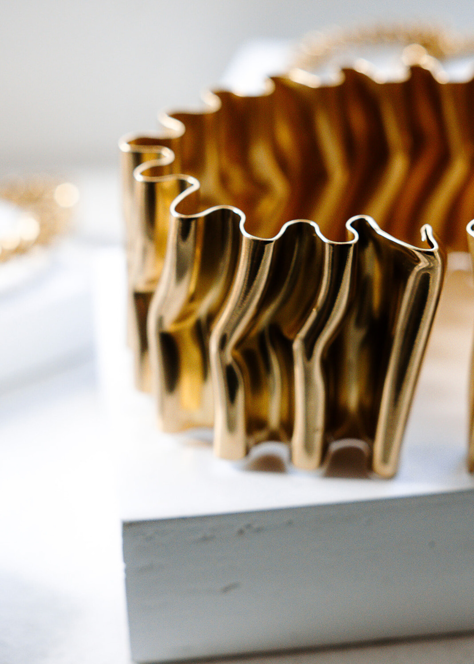 Tweek-eek Mirr wave brass bracelet