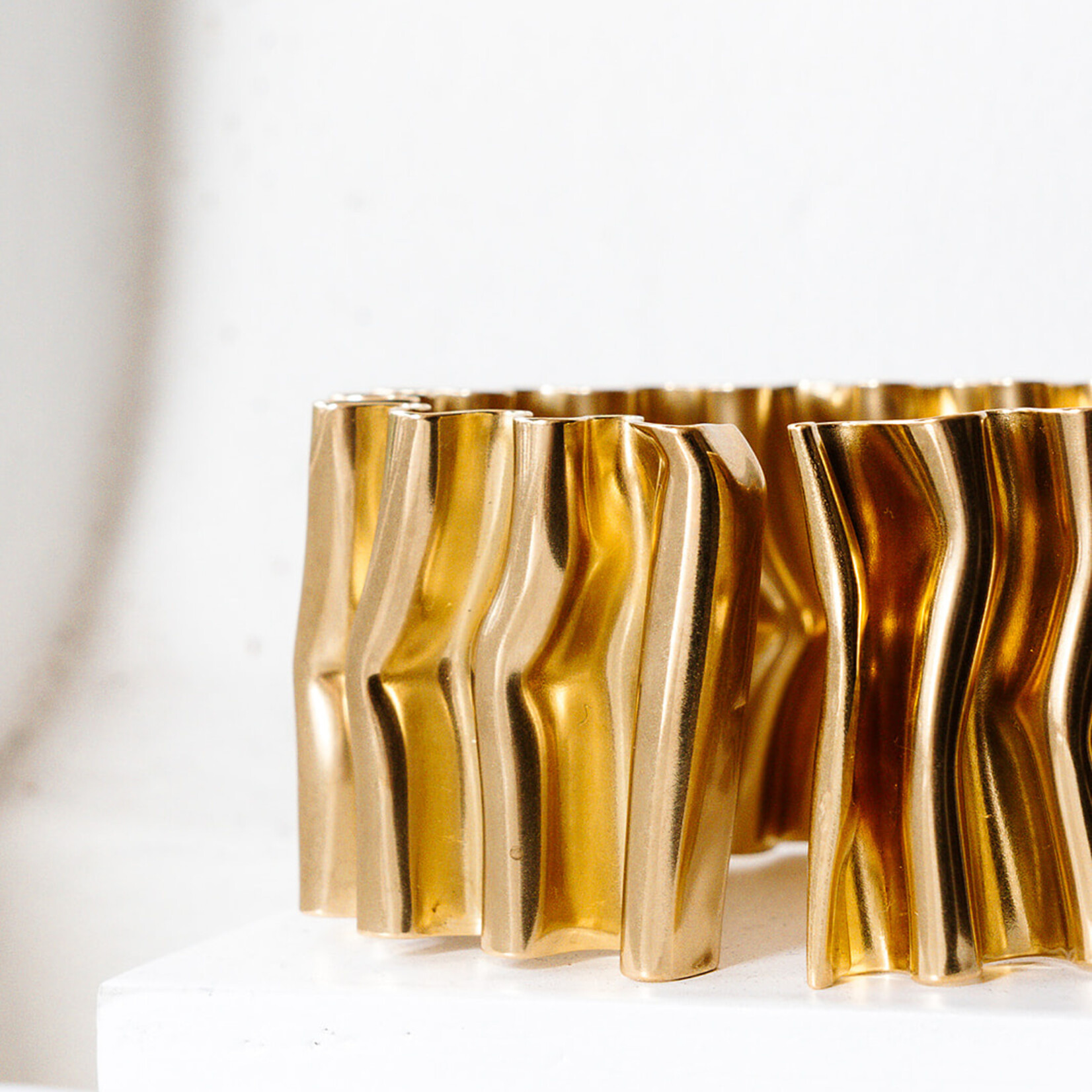 Tweek-eek Mirr wave brass bracelet