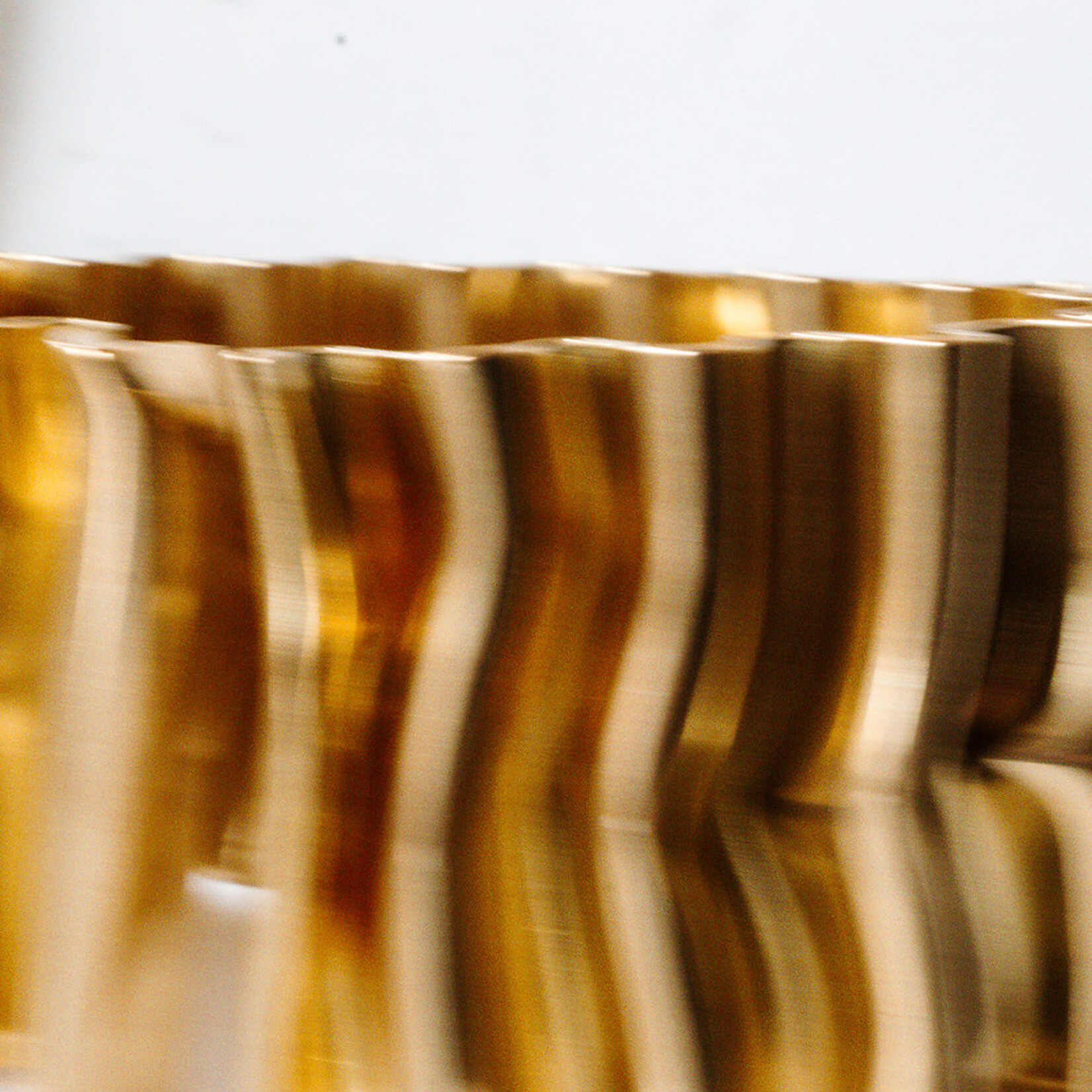 Tweek-eek Mirr wave brass bracelet