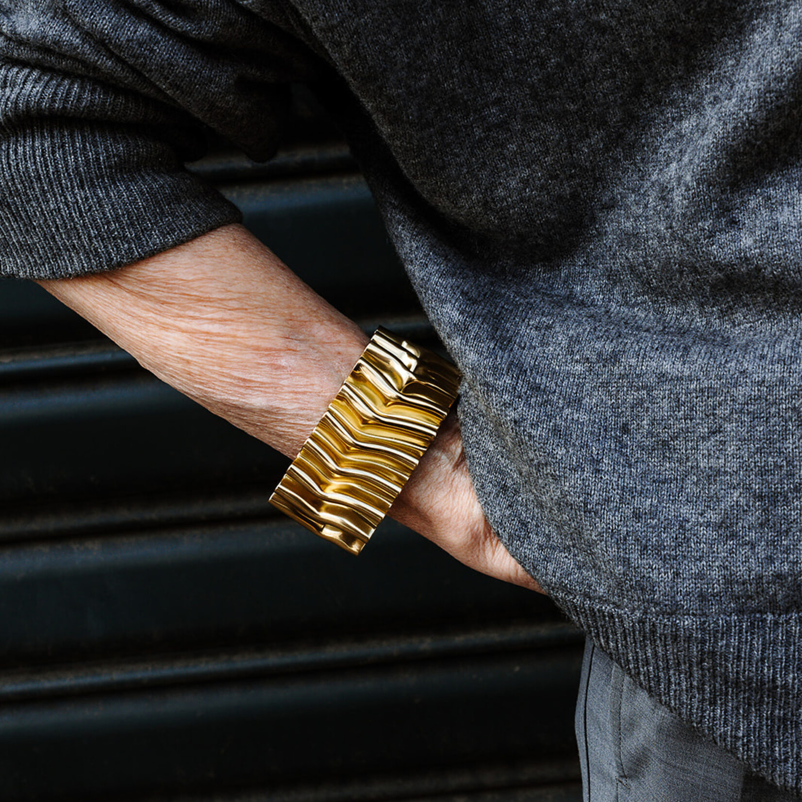 Tweek-eek Mirr wave brass bracelet