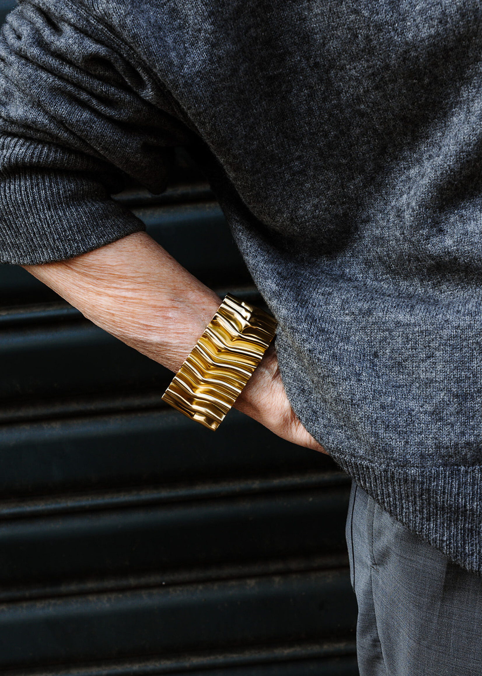 Tweek-eek Mirr wave brass bracelet