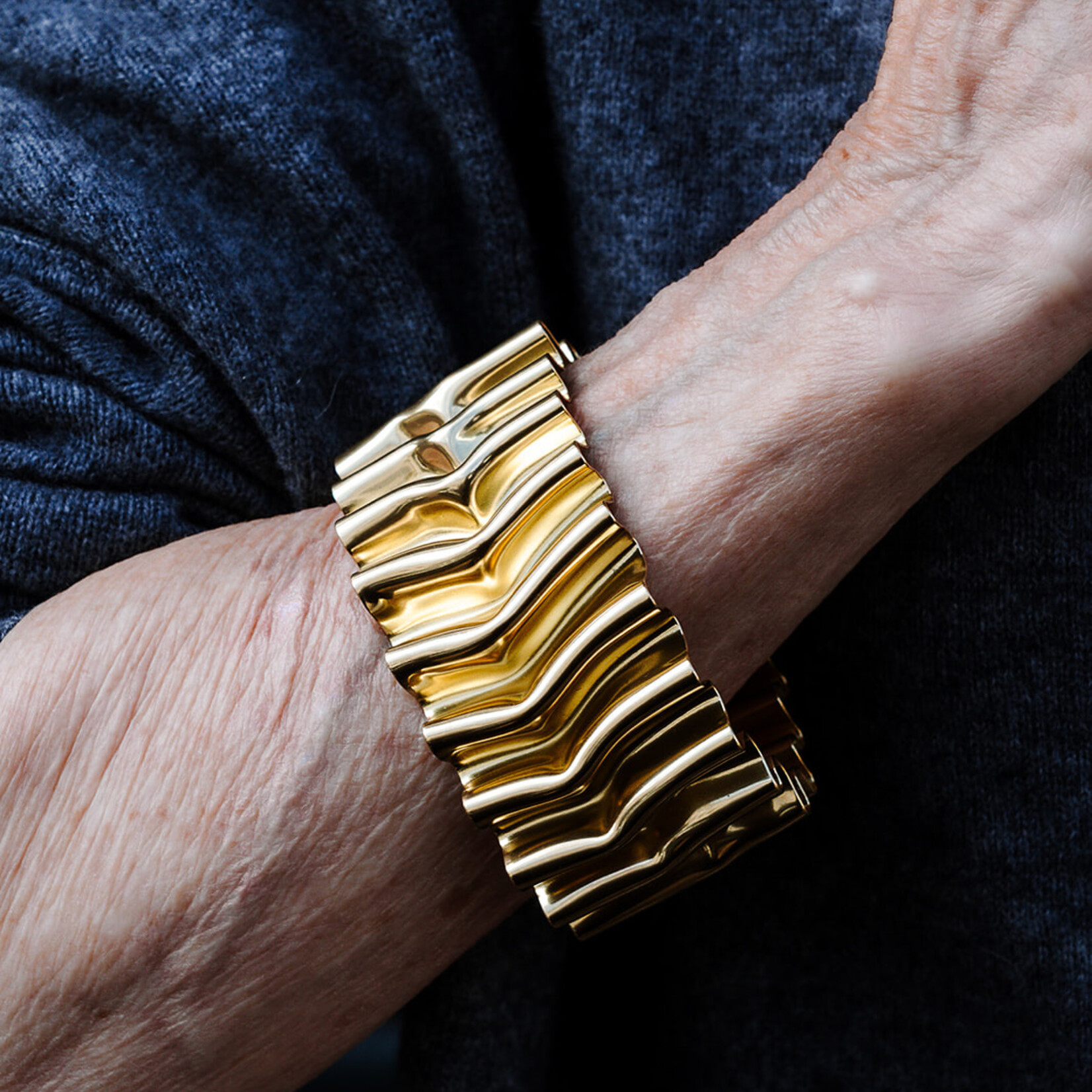 Tweek-eek Mirr wave brass bracelet