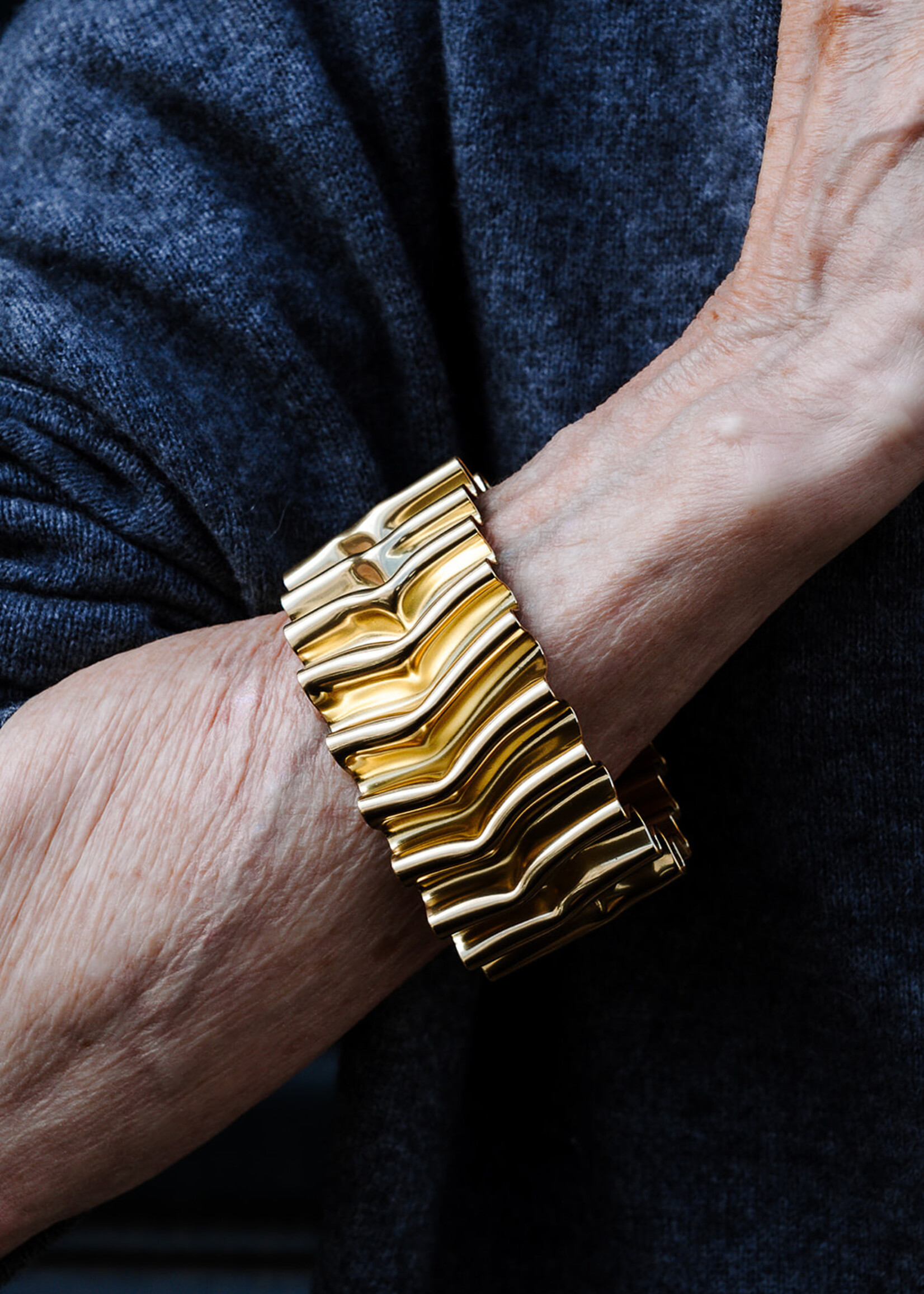 Tweek-eek Mirr wave brass bracelet