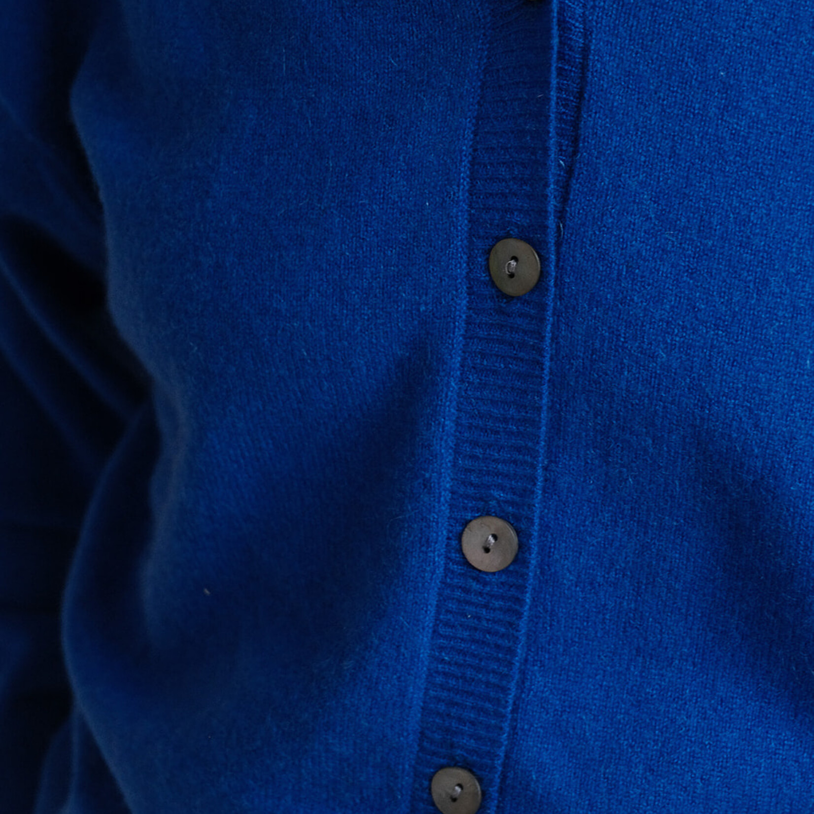 Colorush Layback luxe button electric party blue