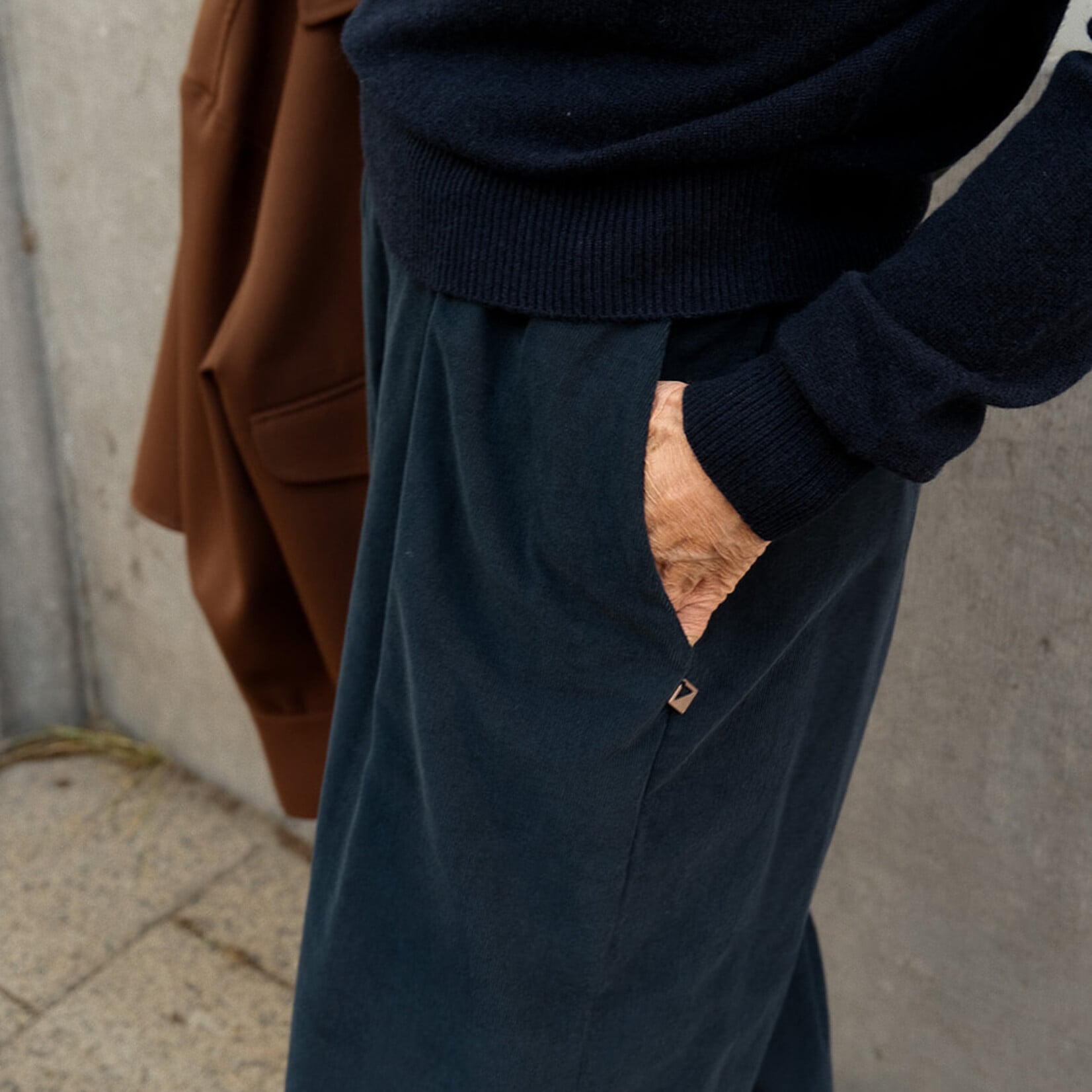 Turtle neck sweater dark blue