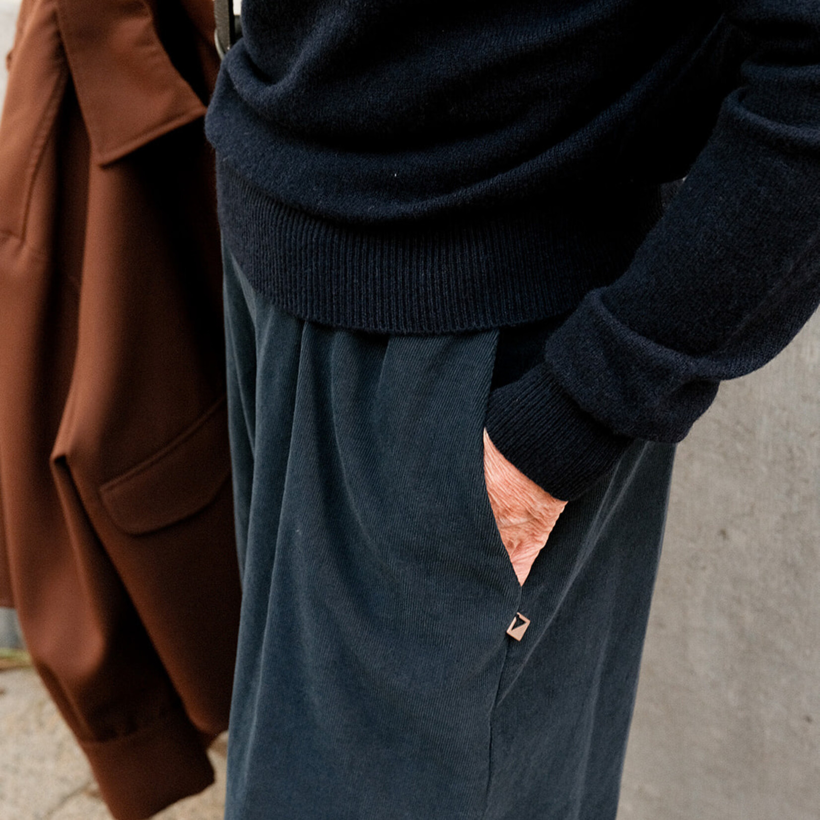 Turtle neck sweater dark blue