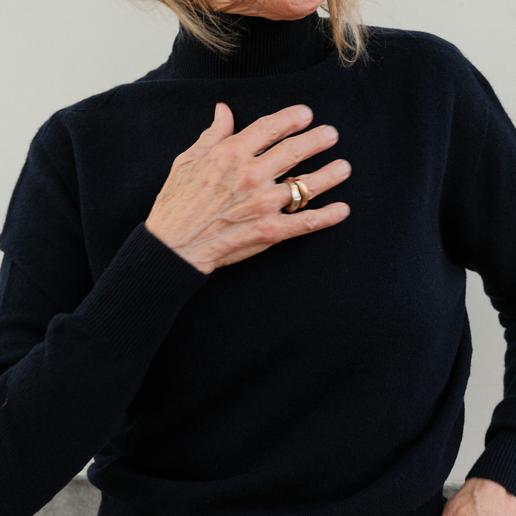 Turtle neck sweater dark blue