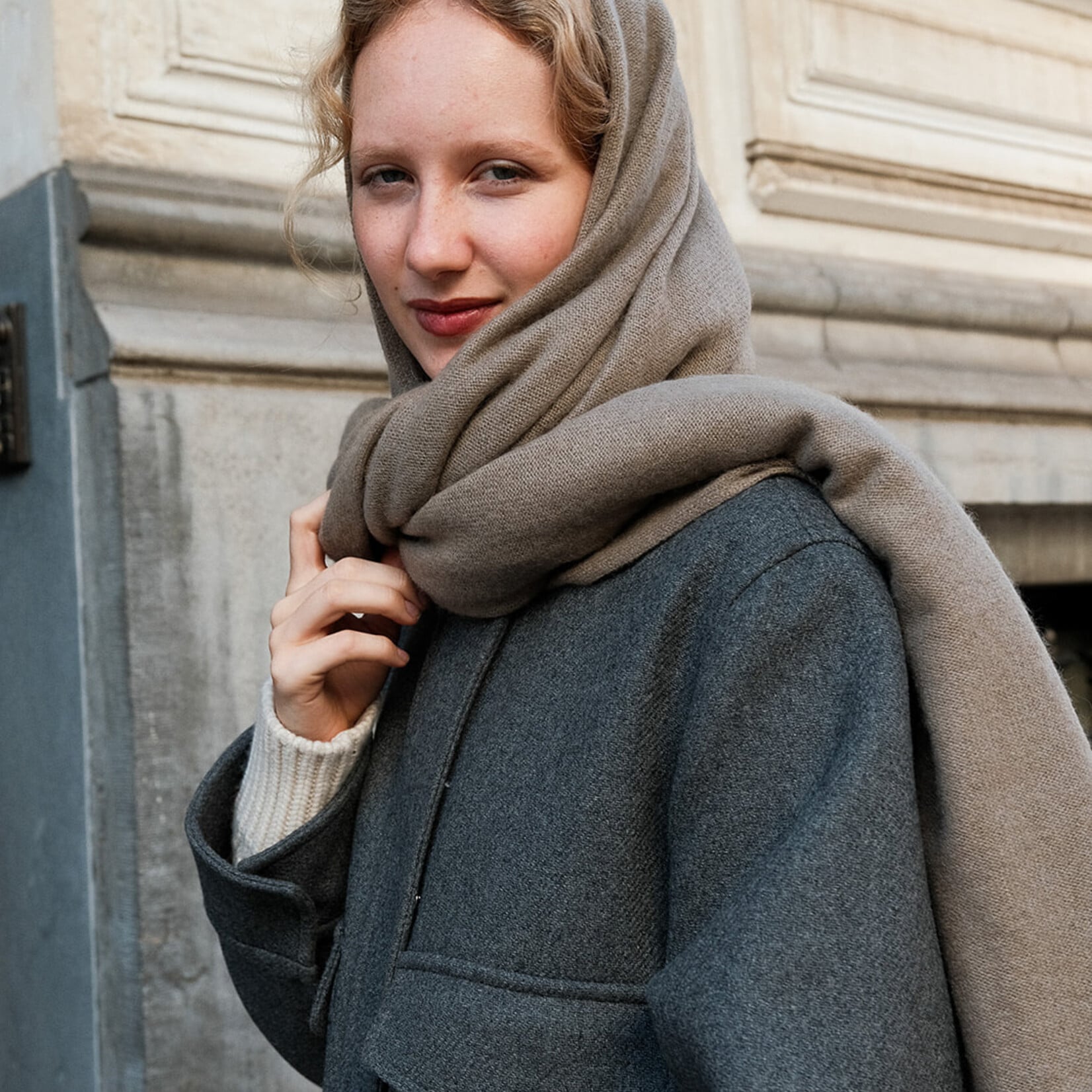 White + Warren Cashmere Travel Wrap    SOFT SHALE