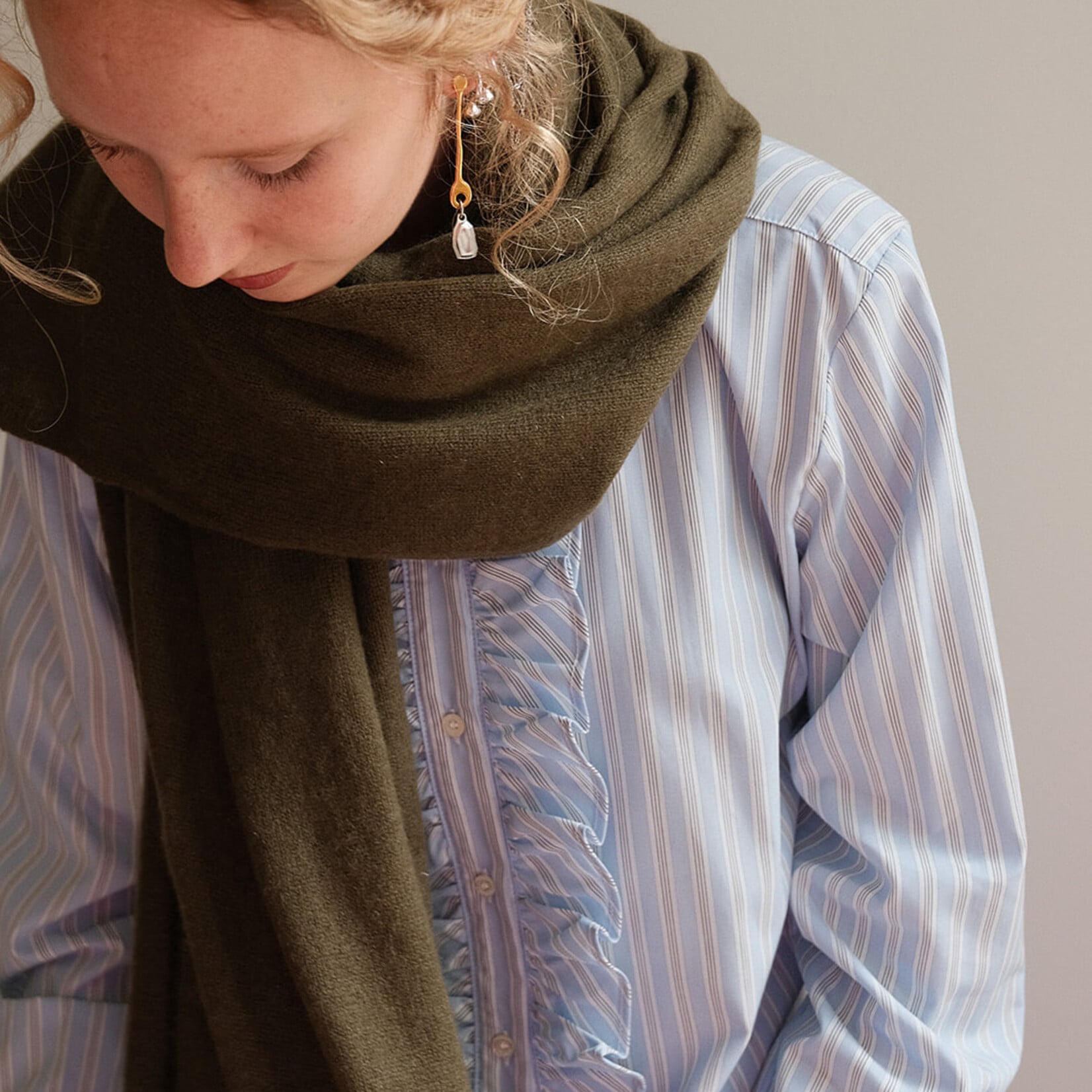White + Warren Cashmere Travel Wrap    DEEP OLIVE