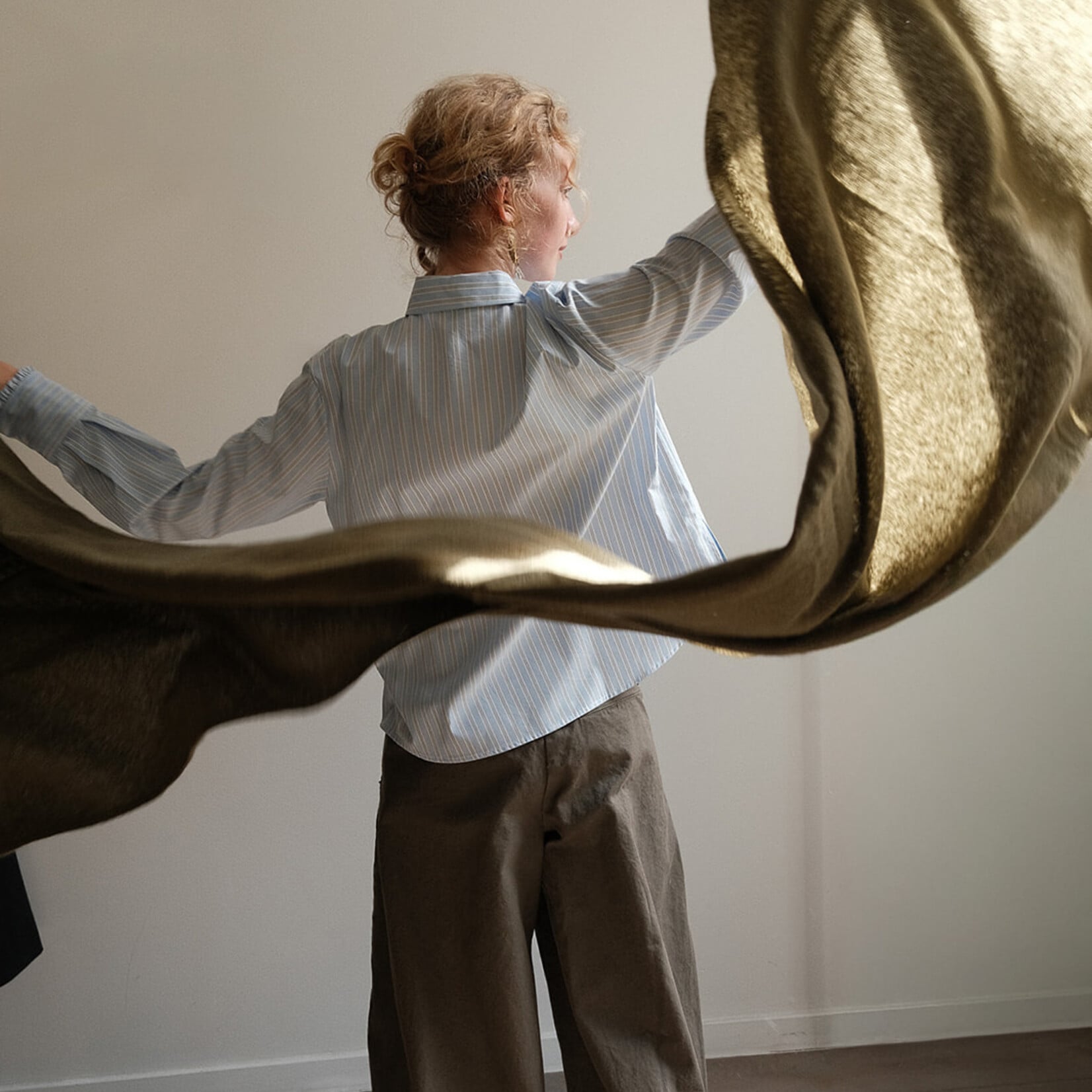 White + Warren Cashmere Travel Wrap    DEEP OLIVE