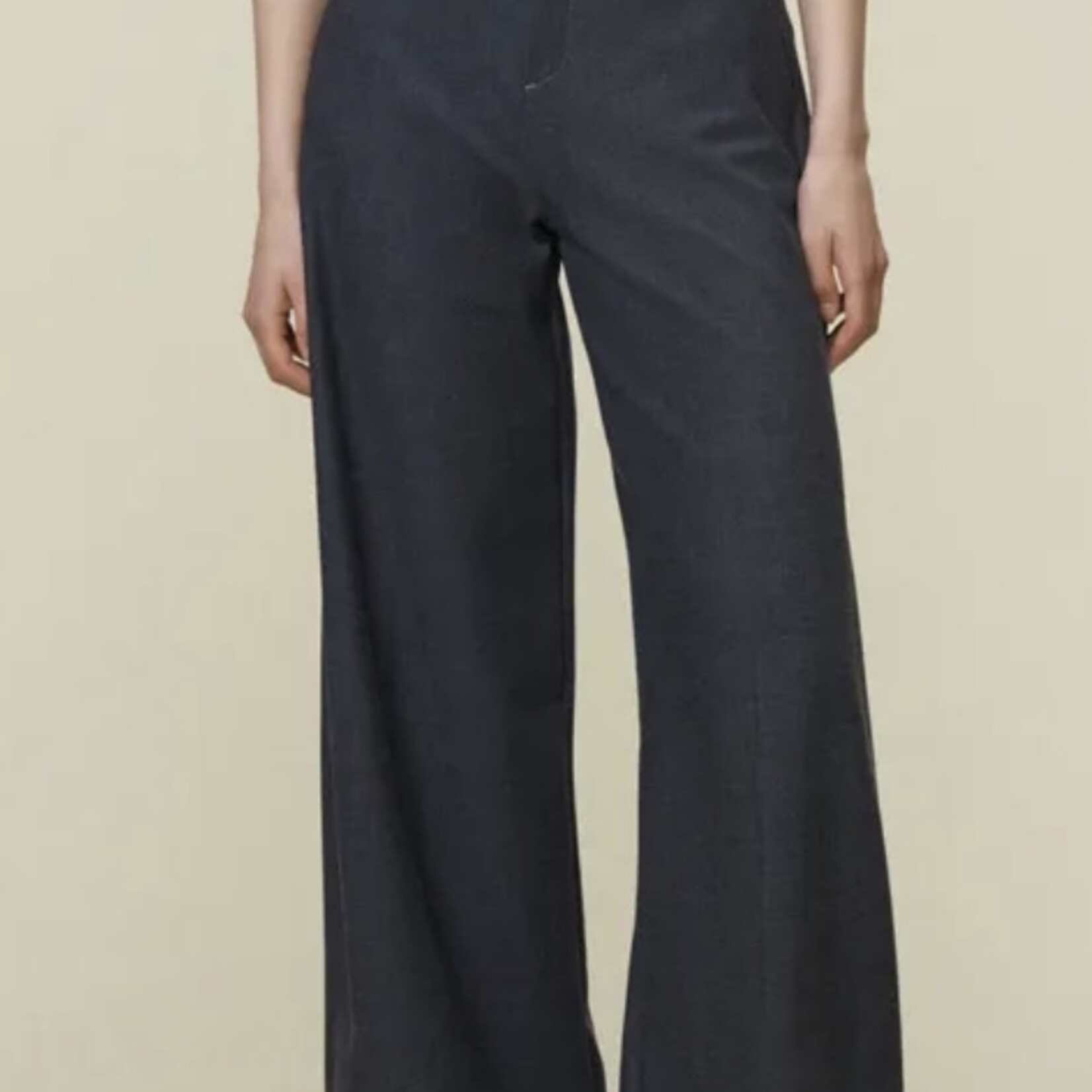 Lois Silvia wide grey