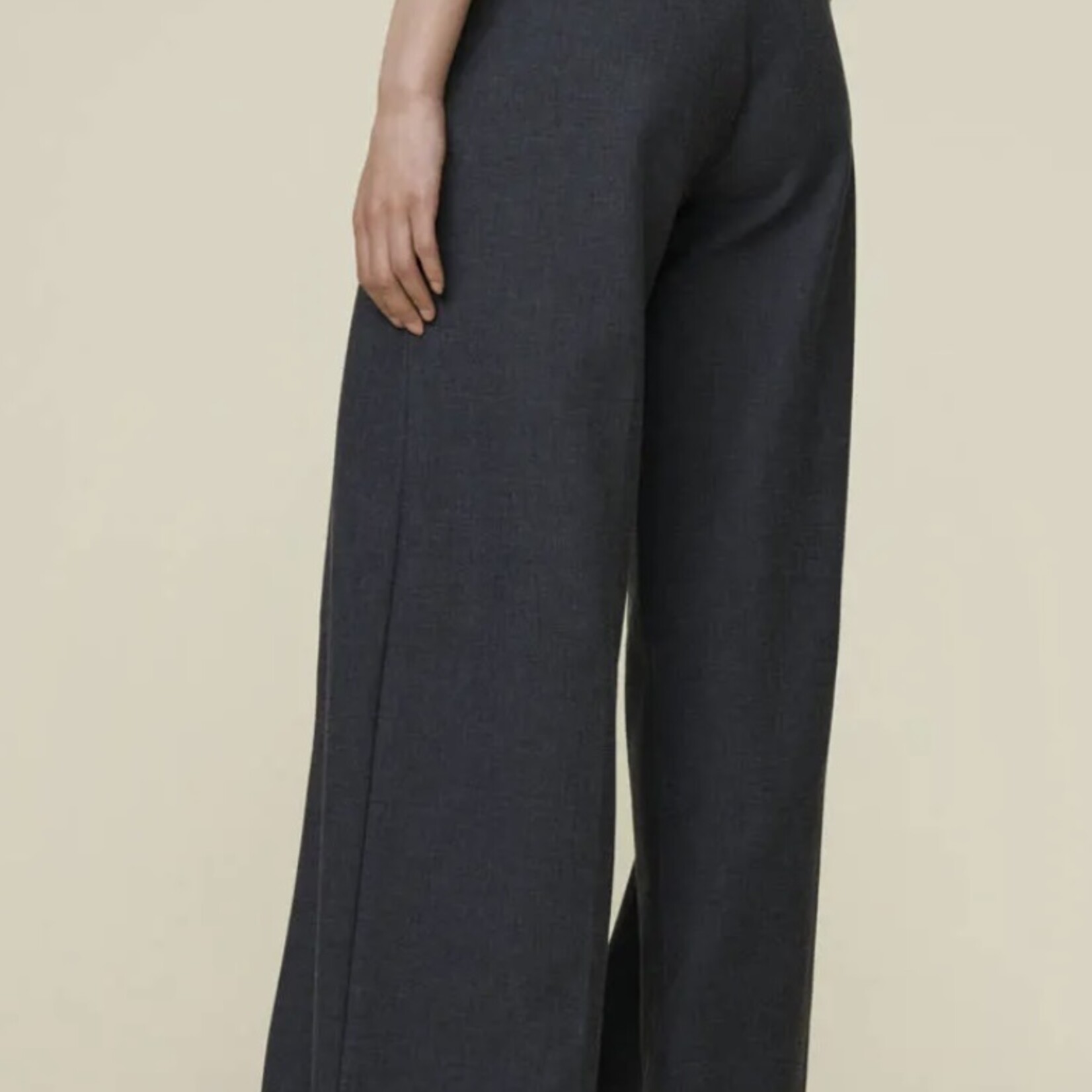 Lois Silvia wide grey