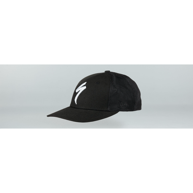 NEW ERA TRUCKER HAS S-LOGO BLACK GRAY
