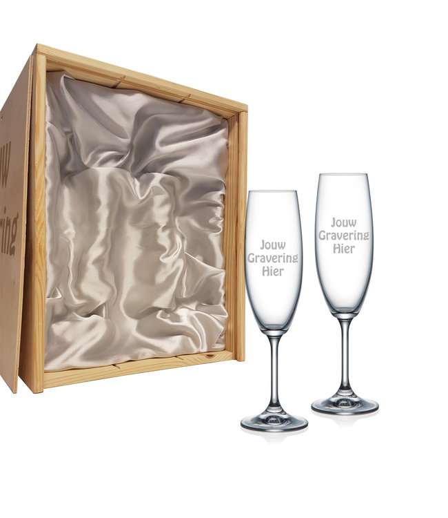Houten kist met champagneglazen graveren