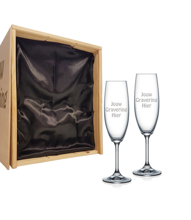Houten kist met champagneglazen graveren