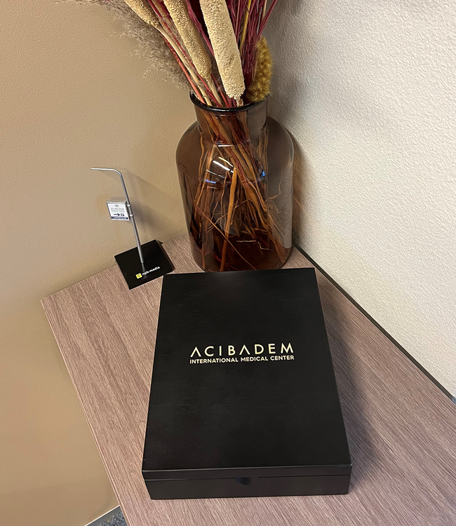 Theekist zwart met tekst graveren (9 vakken)