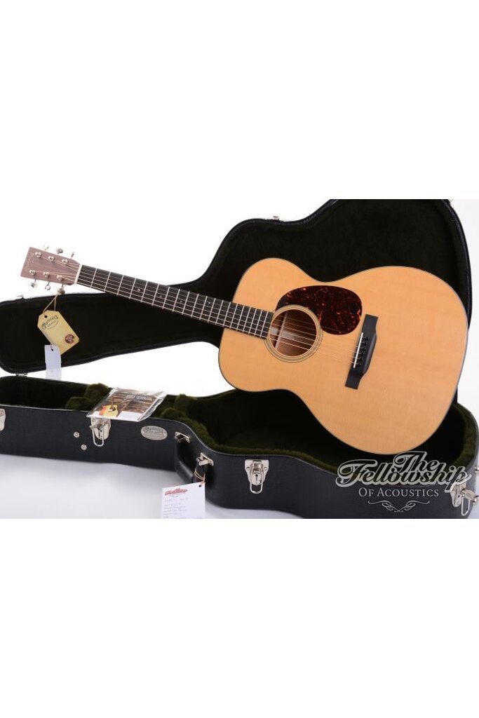Martin 00018 Western Gitaar met koffer